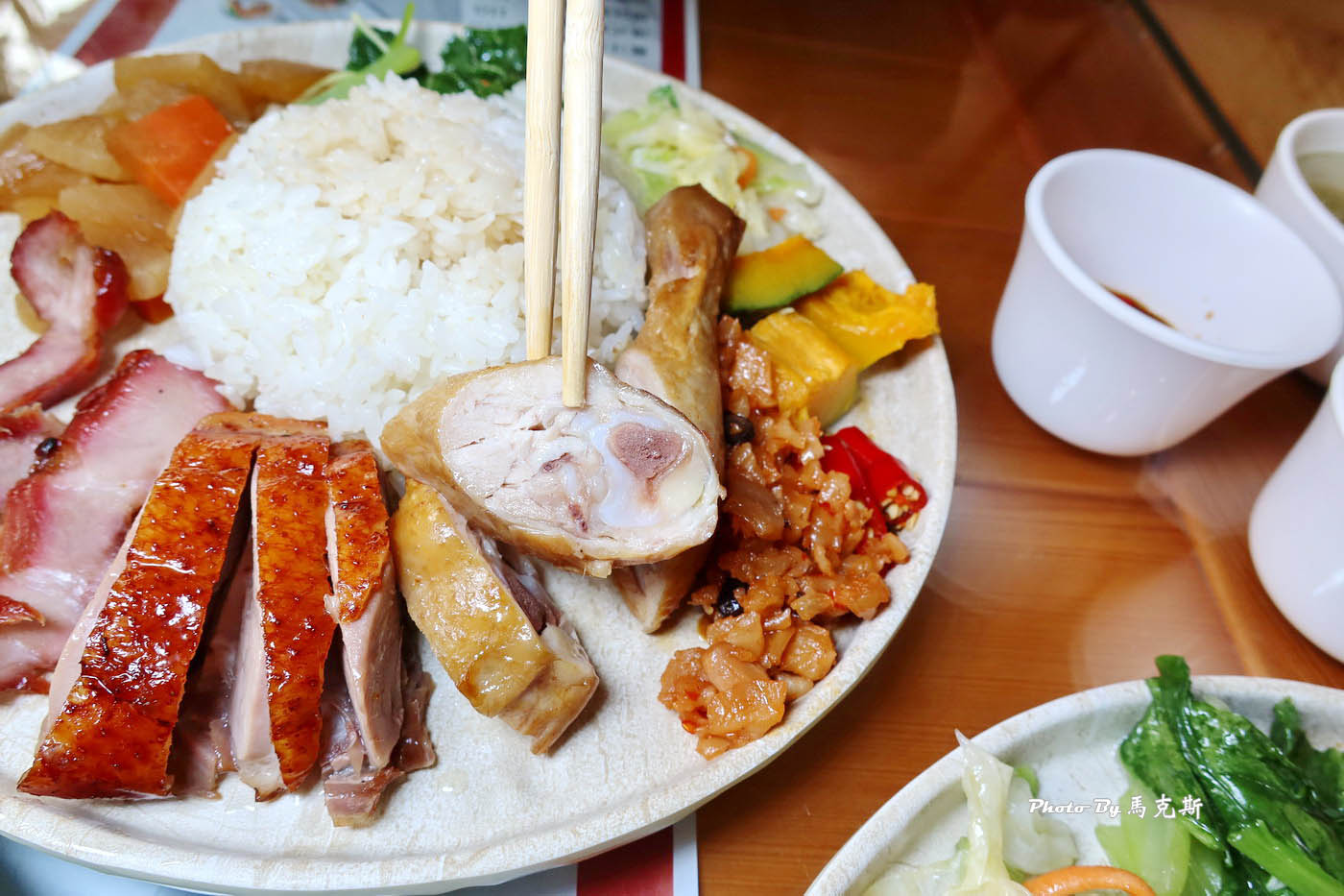 【嘉義西區美食推薦】強記燒臘｜30年老字號港式燒臘店 傳承自香港老師傅的正宗味道 內用湯品飲料無限暢飲|外帶|外送|強記燒臘嘉義上海店|