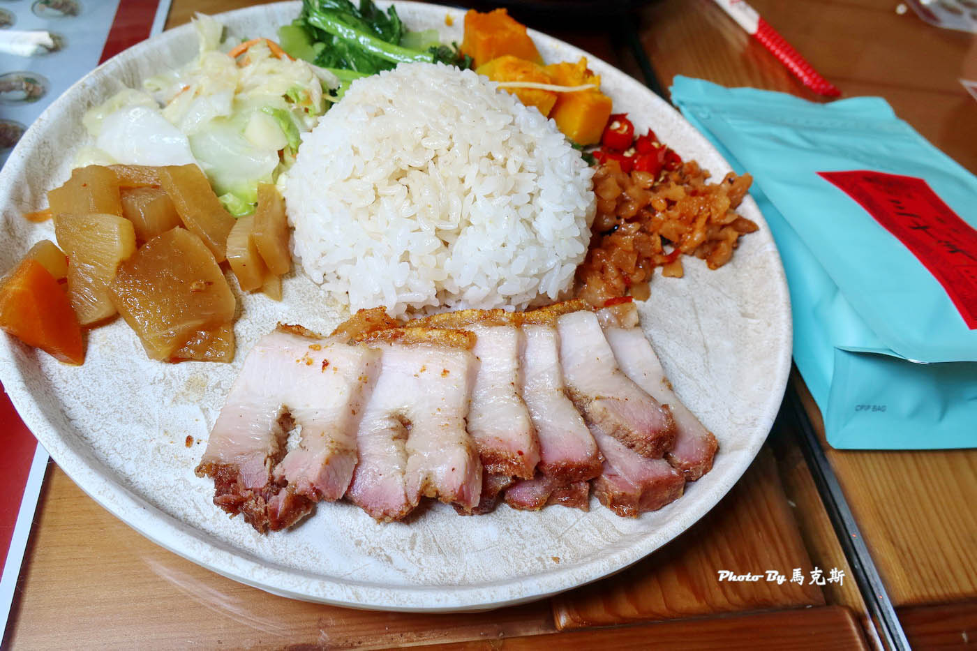 【嘉義西區美食推薦】強記燒臘｜30年老字號港式燒臘店 傳承自香港老師傅的正宗味道 內用湯品飲料無限暢飲|外帶|外送|強記燒臘嘉義上海店|
