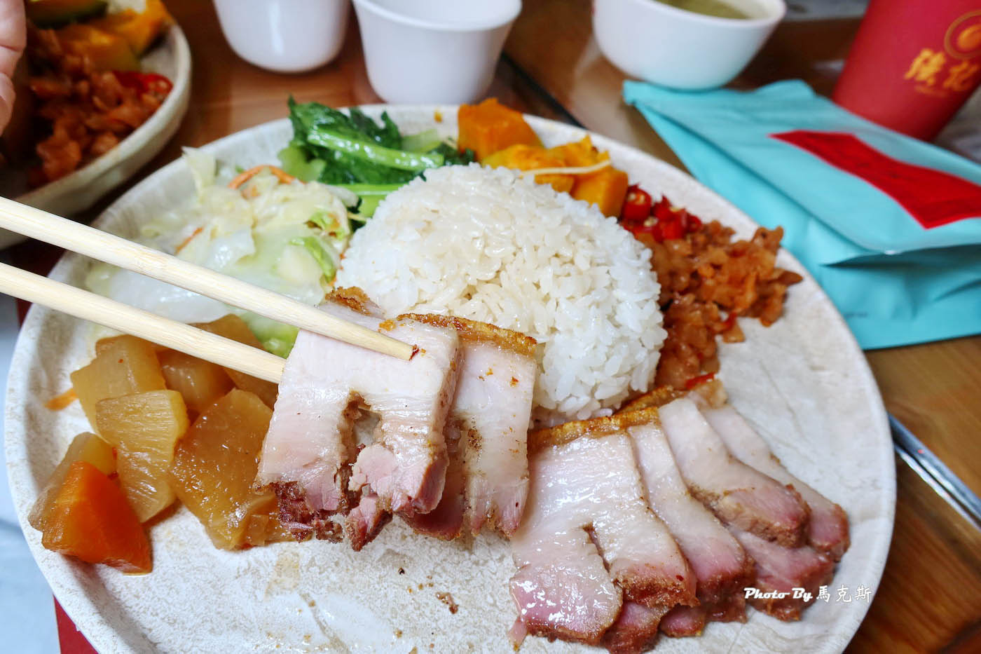 【嘉義西區美食推薦】強記燒臘｜30年老字號港式燒臘店 傳承自香港老師傅的正宗味道 內用湯品飲料無限暢飲|外帶|外送|強記燒臘嘉義上海店|