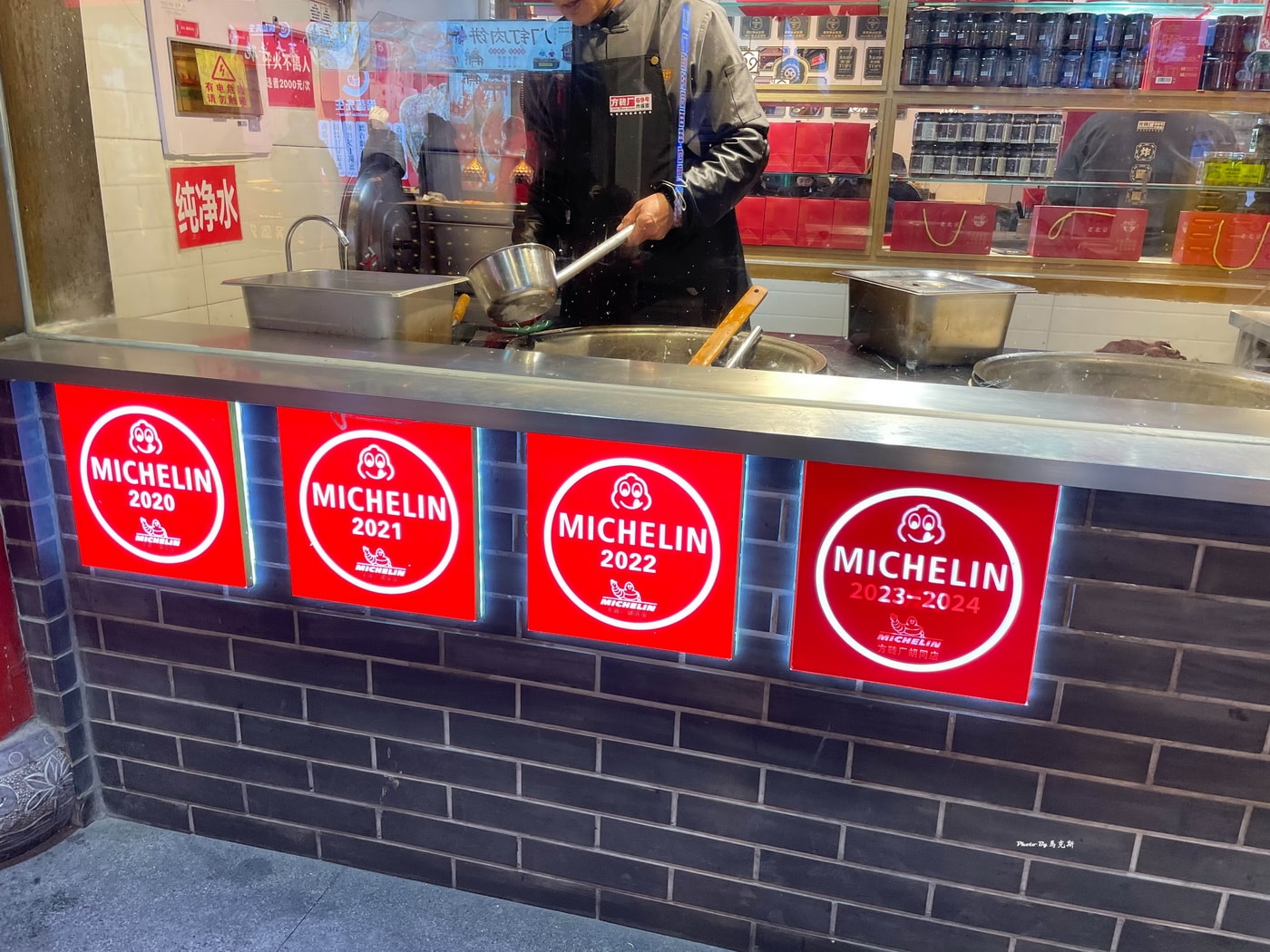 【北京美食推薦】方磚廠69號炸醬麵(南鑼鼓巷店)｜北京人氣連鎖炸醬麵店 連續6年米其林推薦美食 醬香濃鹹CP值高 可免費加麵加醬 近北京故宮博物院