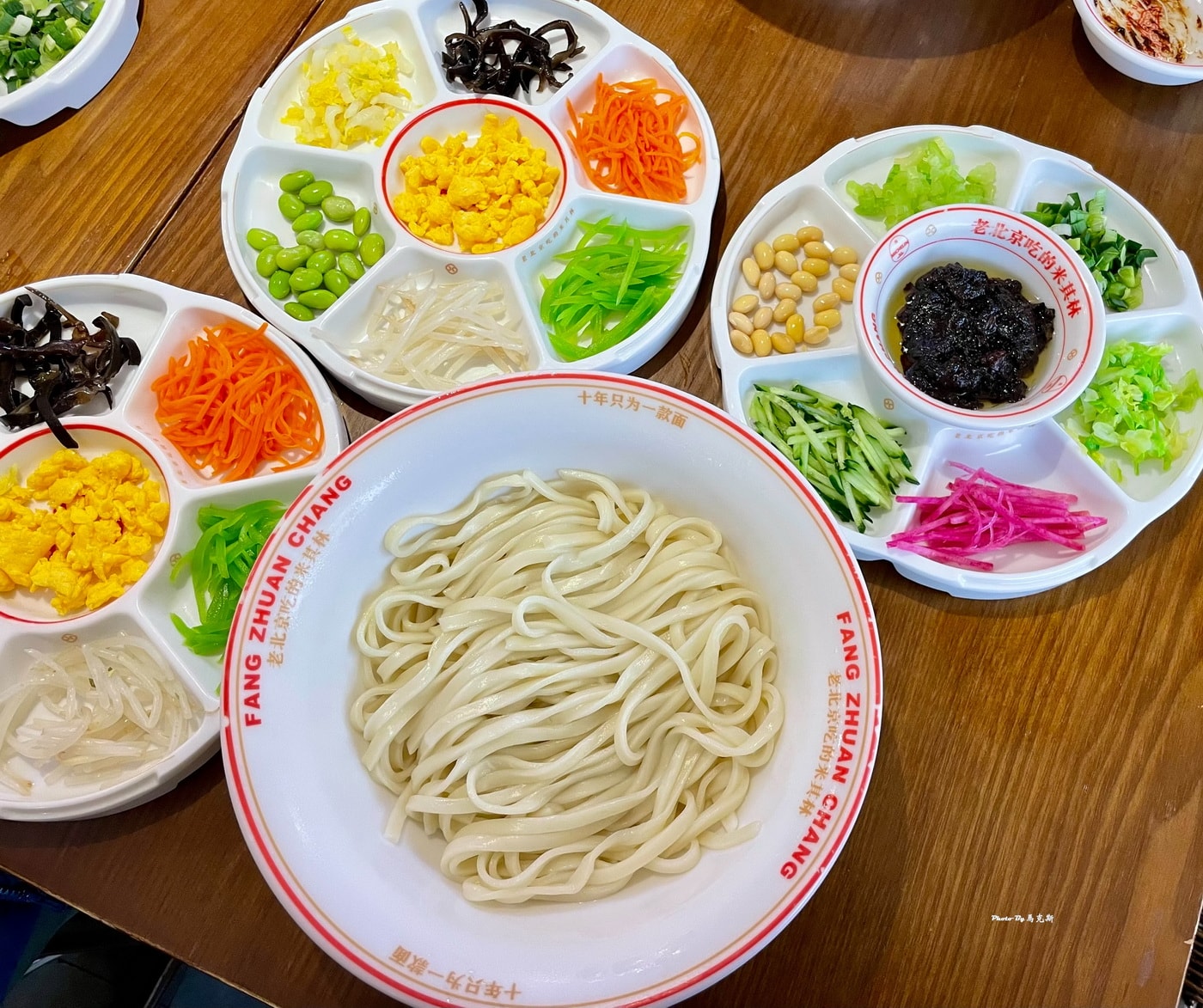 【北京美食推薦】方磚廠69號炸醬麵(南鑼鼓巷店)｜北京人氣連鎖炸醬麵店 連續6年米其林推薦美食 醬香濃鹹CP值高 可免費加麵加醬 近北京故宮博物院