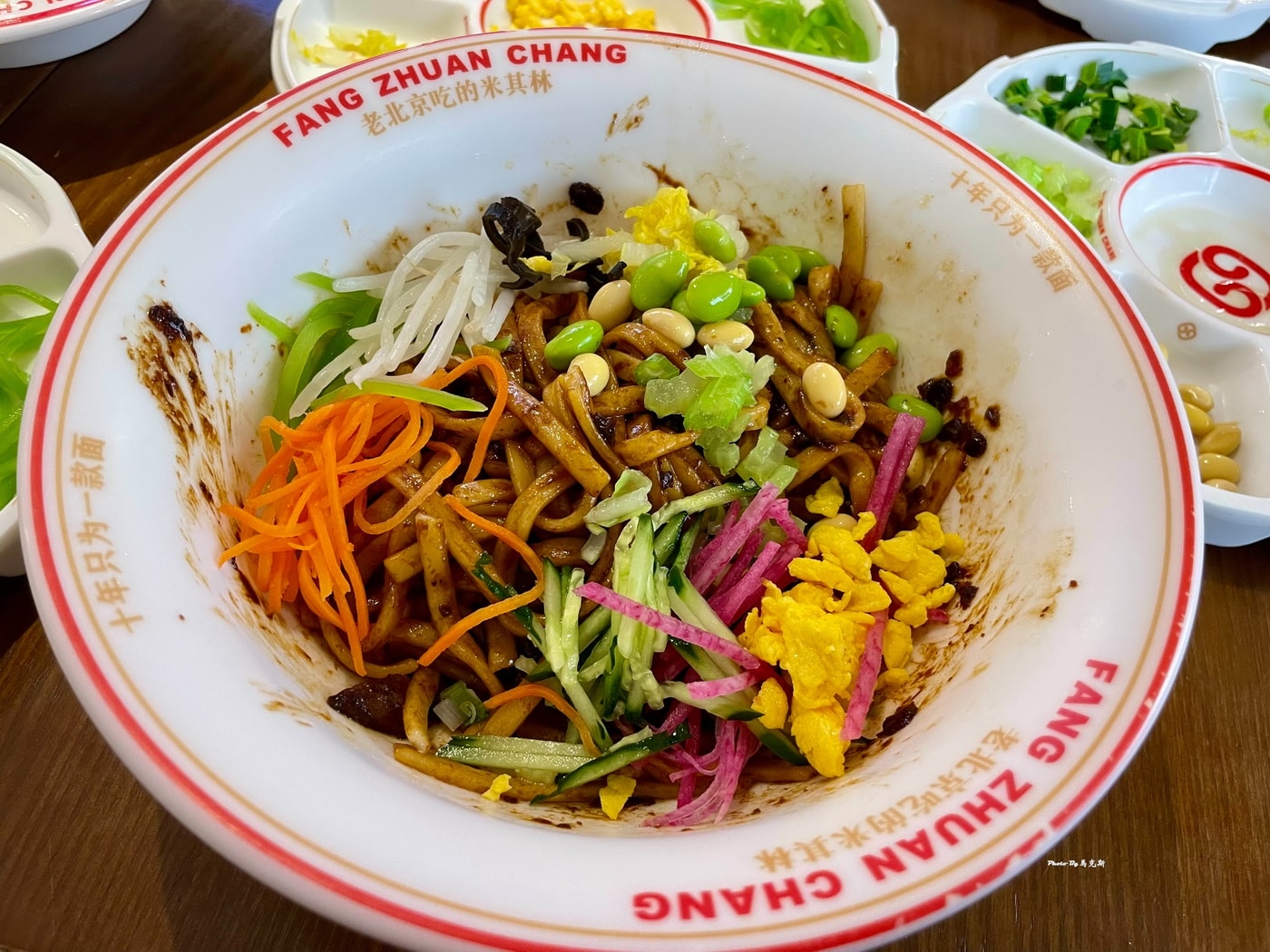 【北京美食推薦】方磚廠69號炸醬麵(南鑼鼓巷店)｜北京人氣連鎖炸醬麵店 連續6年米其林推薦美食 醬香濃鹹CP值高 可免費加麵加醬 近北京故宮博物院