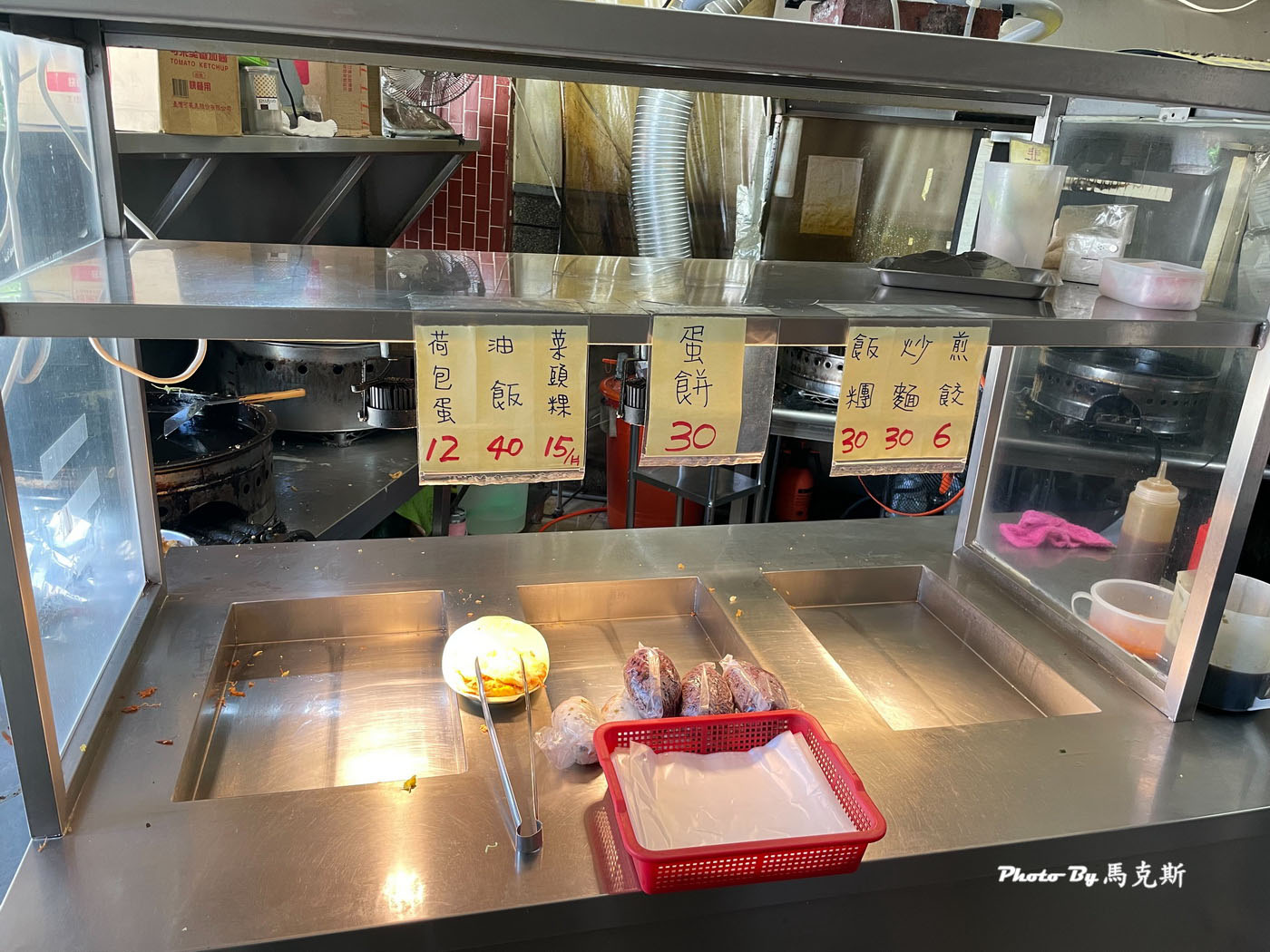 【南投美食推薦】南投黑古豆漿｜南崗工業區人氣銅板價早餐 古早味炒麵和飯糰喜歡 晚來容易賣完|外帶|台灣麻糬主題館|