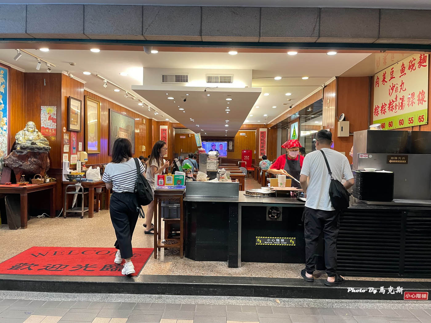 【台北松山美食推薦】王記府城肉粽八德店|在地人氣名店小吃 肉粽和魚丸湯都有水準 AI教父黃仁勳也愛的美食|外帶|微風廣場|台北小巨蛋| - 第3張圖 【台北松山美食推薦】王記府城肉粽八德店|在地人氣名店小吃 肉粽和魚丸湯都有水準 AI教父黃仁勳也愛的美食|外帶|微風廣場|台北小巨蛋|