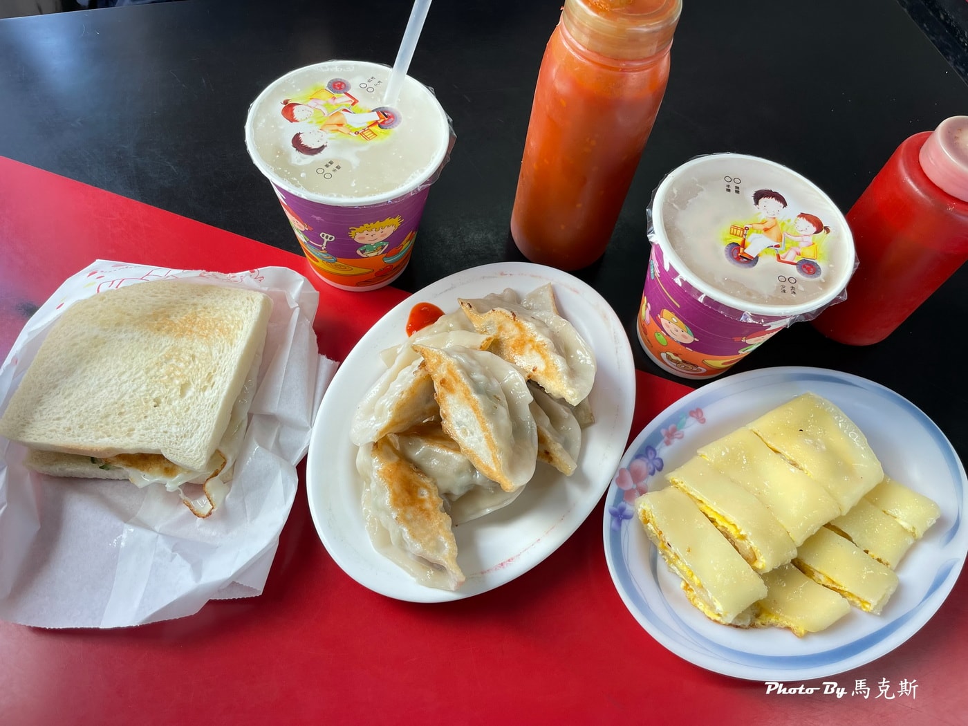 【花蓮美食推薦】國聯中西式早餐｜在地人推薦的銅板美食早餐 現包煎餃和鮪魚蛋三明治好吃 鄰近花蓮火車站 可外帶