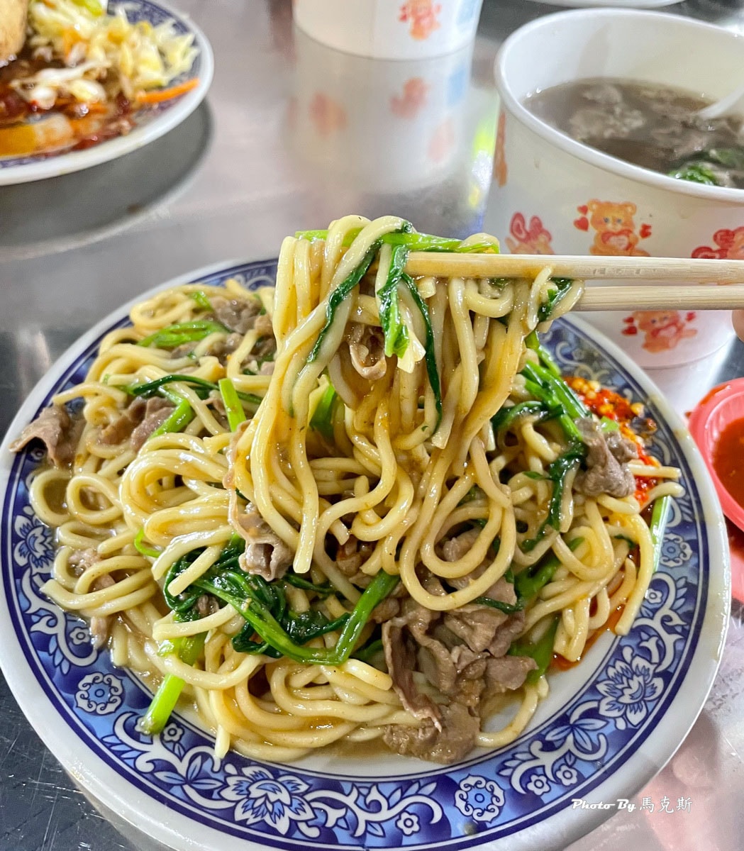 【宜蘭羅東美食推薦】阿灶伯當歸羊肉湯｜羅東觀光夜市必吃美食 必點沙茶羊肉炒麵和當歸羊肉湯 晚餐到宵夜都吃的到