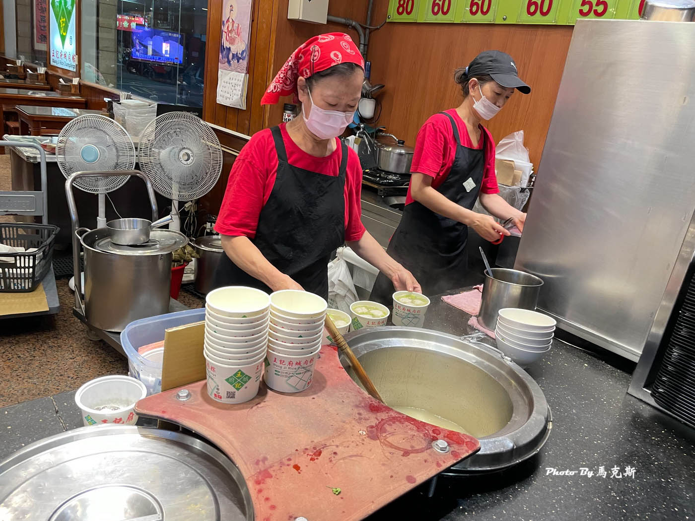 【台北松山美食推薦】王記府城肉粽八德店|在地人氣名店小吃 肉粽和魚丸湯都有水準 AI教父黃仁勳也愛的美食|外帶|微風廣場|台北小巨蛋| - 第6張圖 【台北松山美食推薦】王記府城肉粽八德店|在地人氣名店小吃 肉粽和魚丸湯都有水準 AI教父黃仁勳也愛的美食|外帶|微風廣場|台北小巨蛋|