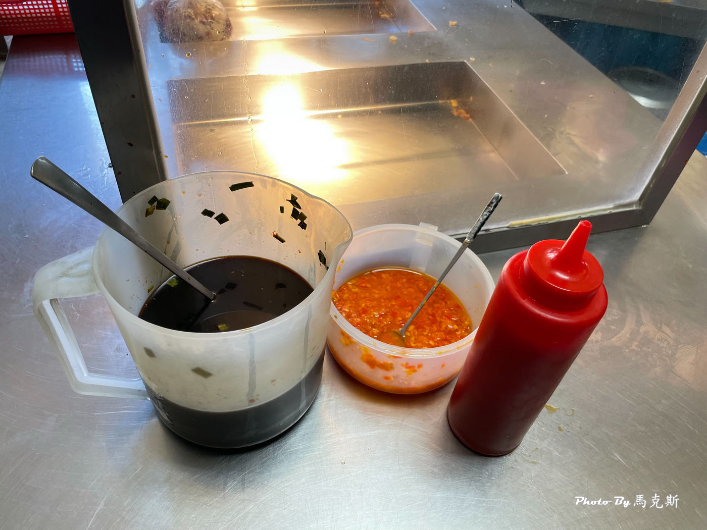 【南投美食推薦】南投黑古豆漿｜南崗工業區人氣銅板價早餐 古早味炒麵和飯糰喜歡 晚來容易賣完|外帶|台灣麻糬主題館|