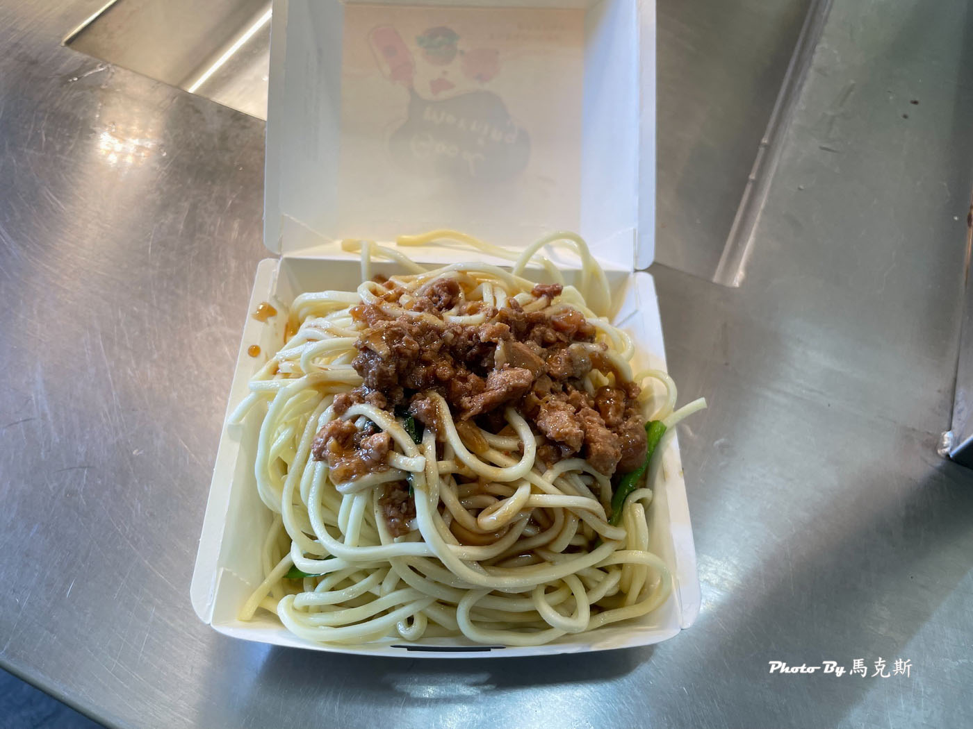 【南投美食推薦】南投黑古豆漿｜南崗工業區人氣銅板價早餐 古早味炒麵和飯糰喜歡 晚來容易賣完|外帶|台灣麻糬主題館|