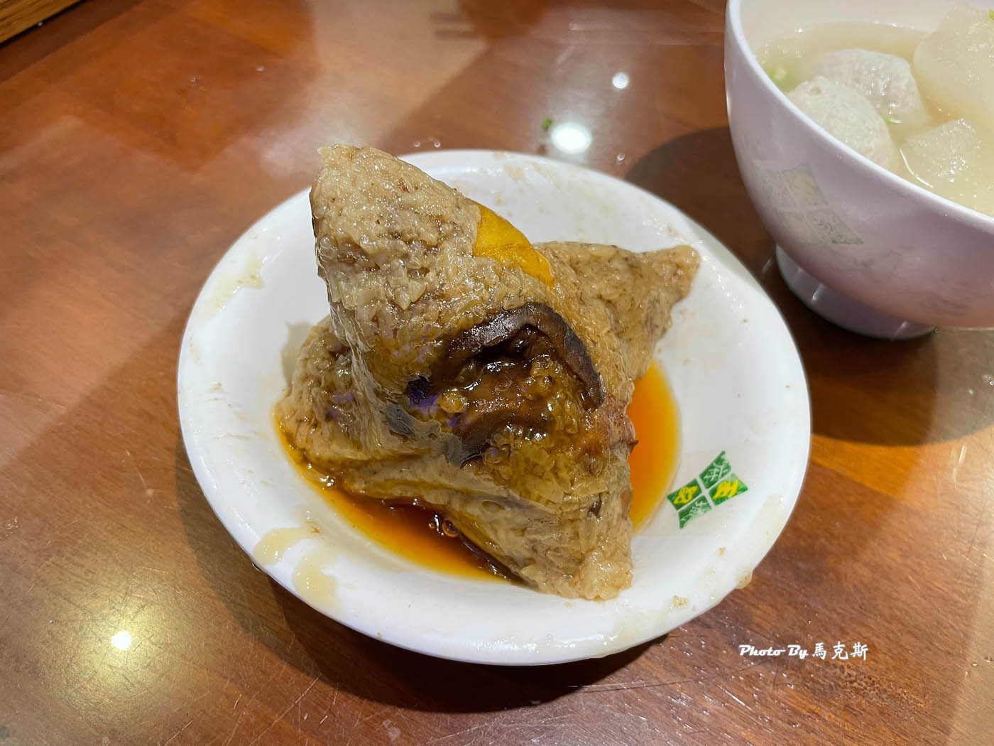 【台北松山美食推薦】王記府城肉粽八德店|在地人氣名店小吃 肉粽和魚丸湯都有水準 AI教父黃仁勳也愛的美食|外帶|微風廣場|台北小巨蛋| - 第11張圖 【台北松山美食推薦】王記府城肉粽八德店|在地人氣名店小吃 肉粽和魚丸湯都有水準 AI教父黃仁勳也愛的美食|外帶|微風廣場|台北小巨蛋|