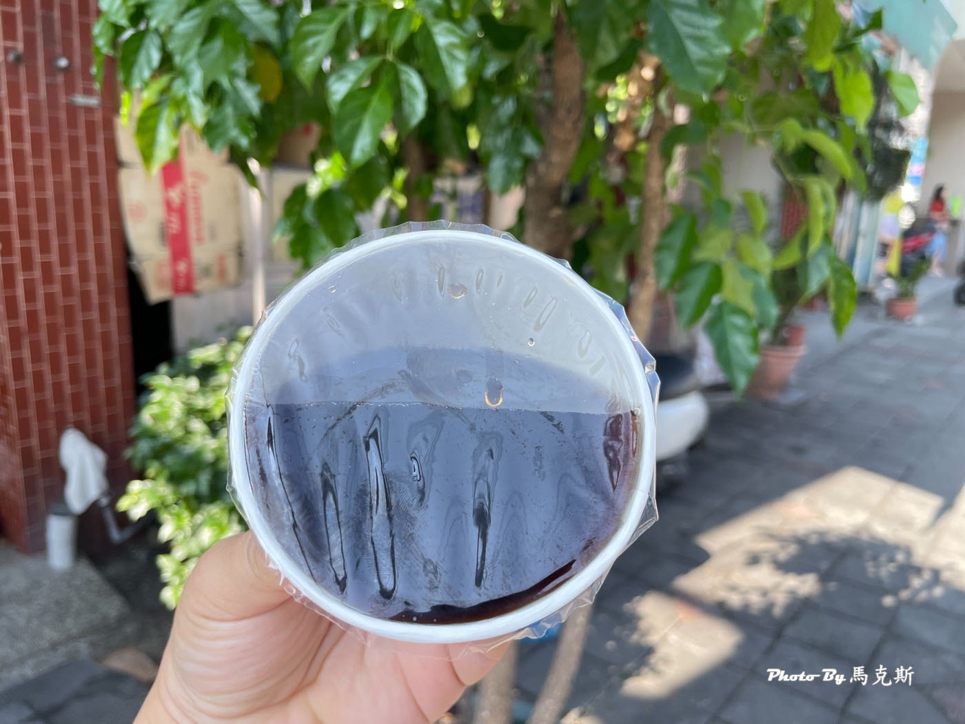 【南投美食推薦】南投黑古豆漿｜南崗工業區人氣銅板價早餐 古早味炒麵和飯糰喜歡 晚來容易賣完|外帶|台灣麻糬主題館|