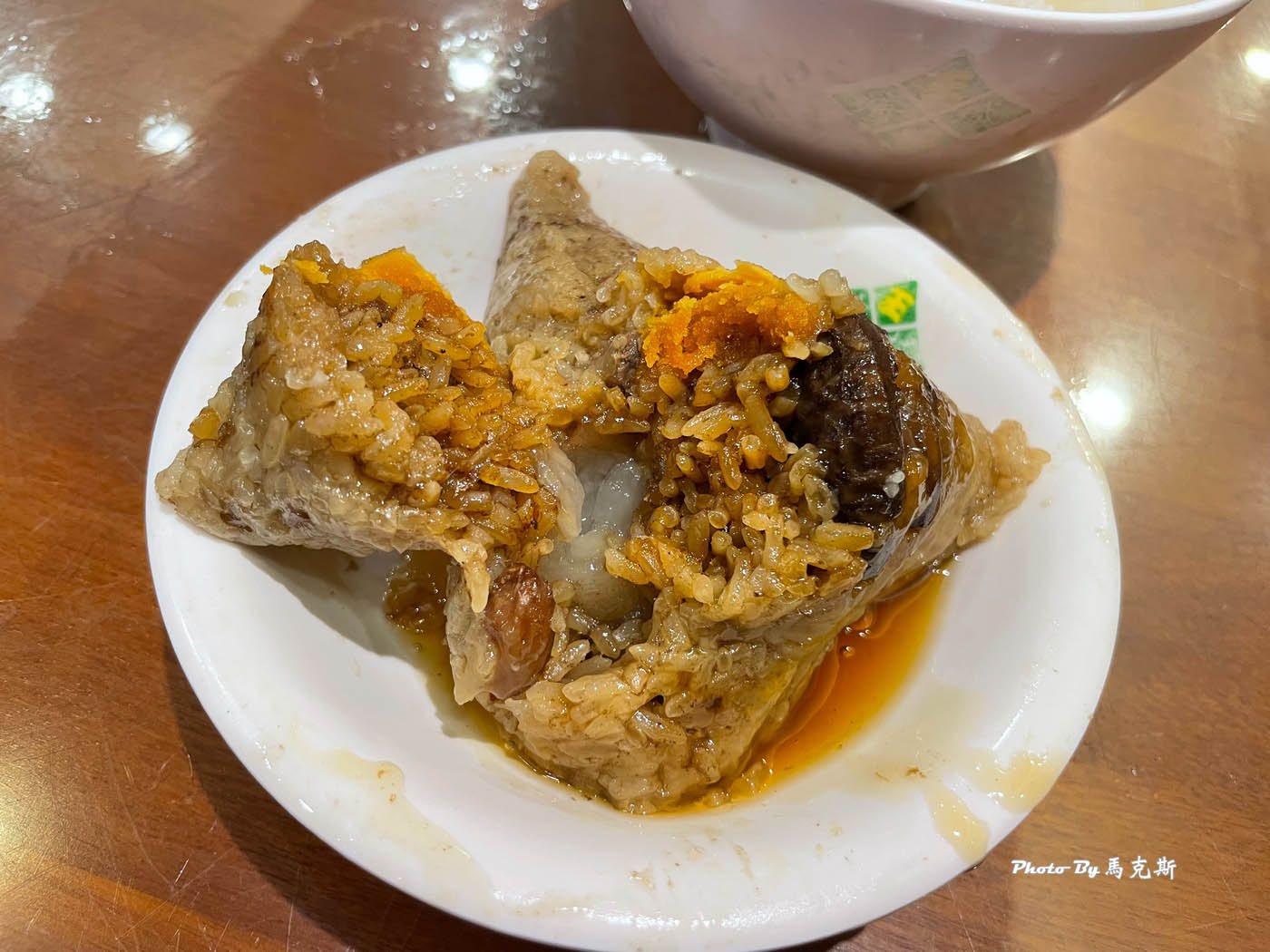 【台北松山美食推薦】王記府城肉粽八德店|在地人氣名店小吃 肉粽和魚丸湯都有水準 AI教父黃仁勳也愛的美食|外帶|微風廣場|台北小巨蛋| - 第12張圖 【台北松山美食推薦】王記府城肉粽八德店|在地人氣名店小吃 肉粽和魚丸湯都有水準 AI教父黃仁勳也愛的美食|外帶|微風廣場|台北小巨蛋|