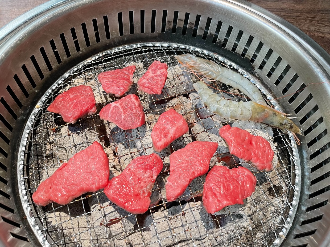 【台中西區美食推薦】銀山燒肉｜有台中最難訂吃到飽燒肉店之稱 平日有999元價位就吃的到 肉品食材都很有水準 通通隨你吃到飽