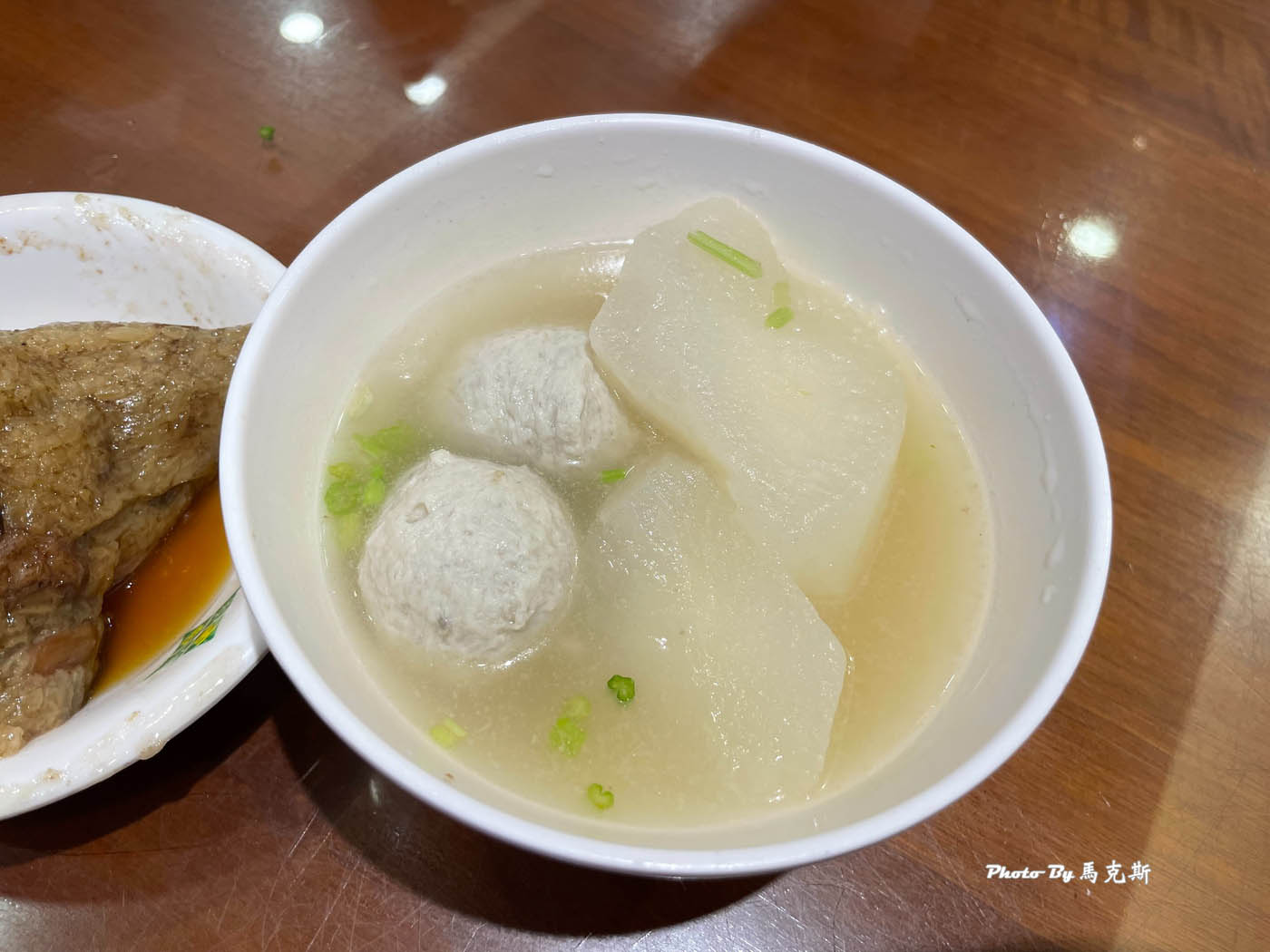 【台北松山美食推薦】王記府城肉粽八德店|在地人氣名店小吃 肉粽和魚丸湯都有水準 AI教父黃仁勳也愛的美食|外帶|微風廣場|台北小巨蛋| - 第14張圖 【台北松山美食推薦】王記府城肉粽八德店|在地人氣名店小吃 肉粽和魚丸湯都有水準 AI教父黃仁勳也愛的美食|外帶|微風廣場|台北小巨蛋|