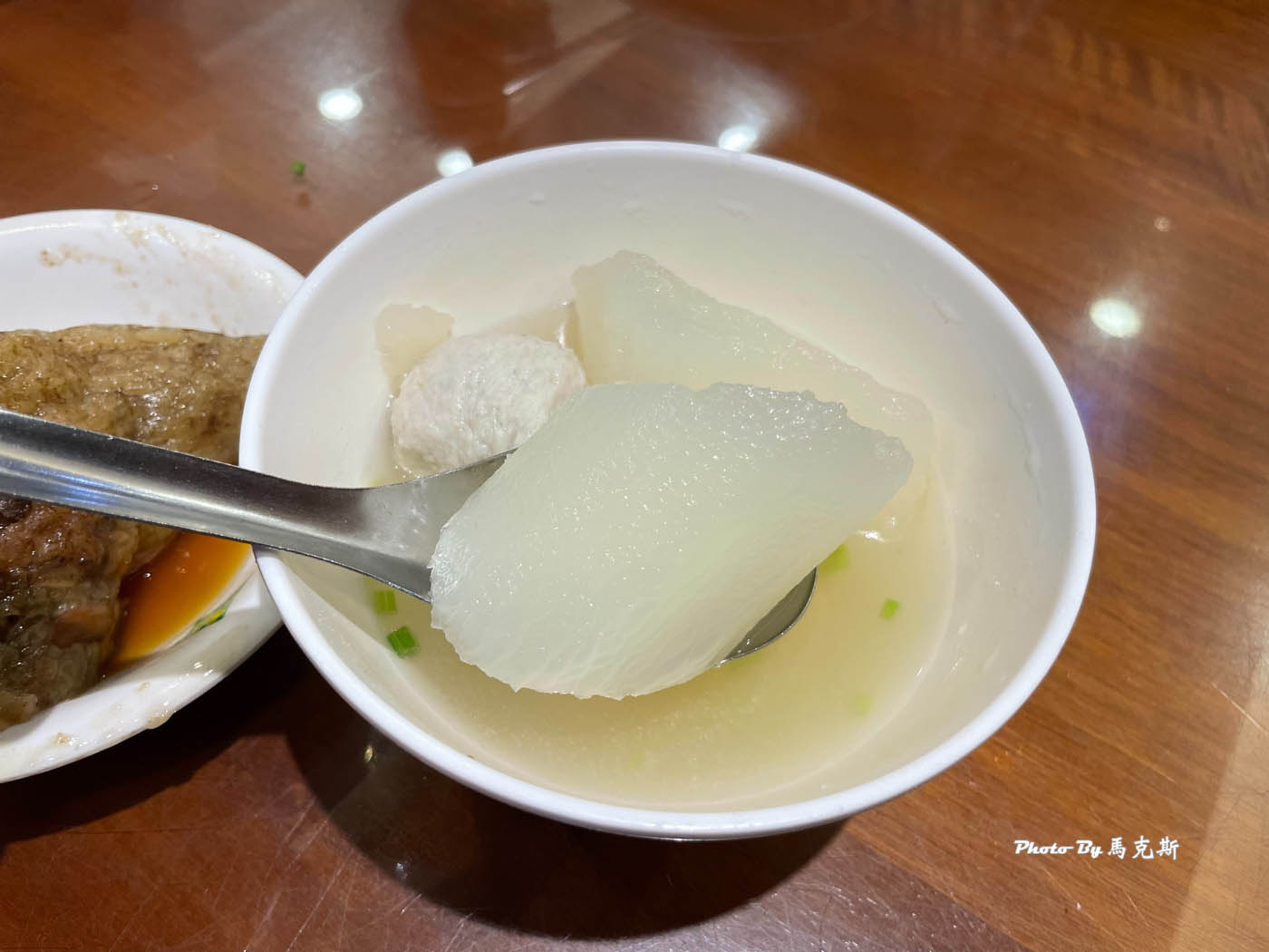 【台北松山美食推薦】王記府城肉粽八德店|在地人氣名店小吃 肉粽和魚丸湯都有水準 AI教父黃仁勳也愛的美食|外帶|微風廣場|台北小巨蛋| - 第15張圖 【台北松山美食推薦】王記府城肉粽八德店|在地人氣名店小吃 肉粽和魚丸湯都有水準 AI教父黃仁勳也愛的美食|外帶|微風廣場|台北小巨蛋|