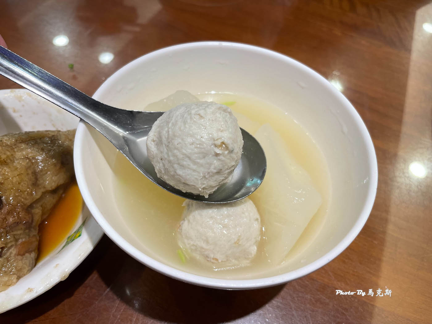 【台北松山美食推薦】王記府城肉粽八德店|在地人氣名店小吃 肉粽和魚丸湯都有水準 AI教父黃仁勳也愛的美食|外帶|微風廣場|台北小巨蛋| - 第16張圖 【台北松山美食推薦】王記府城肉粽八德店|在地人氣名店小吃 肉粽和魚丸湯都有水準 AI教父黃仁勳也愛的美食|外帶|微風廣場|台北小巨蛋|