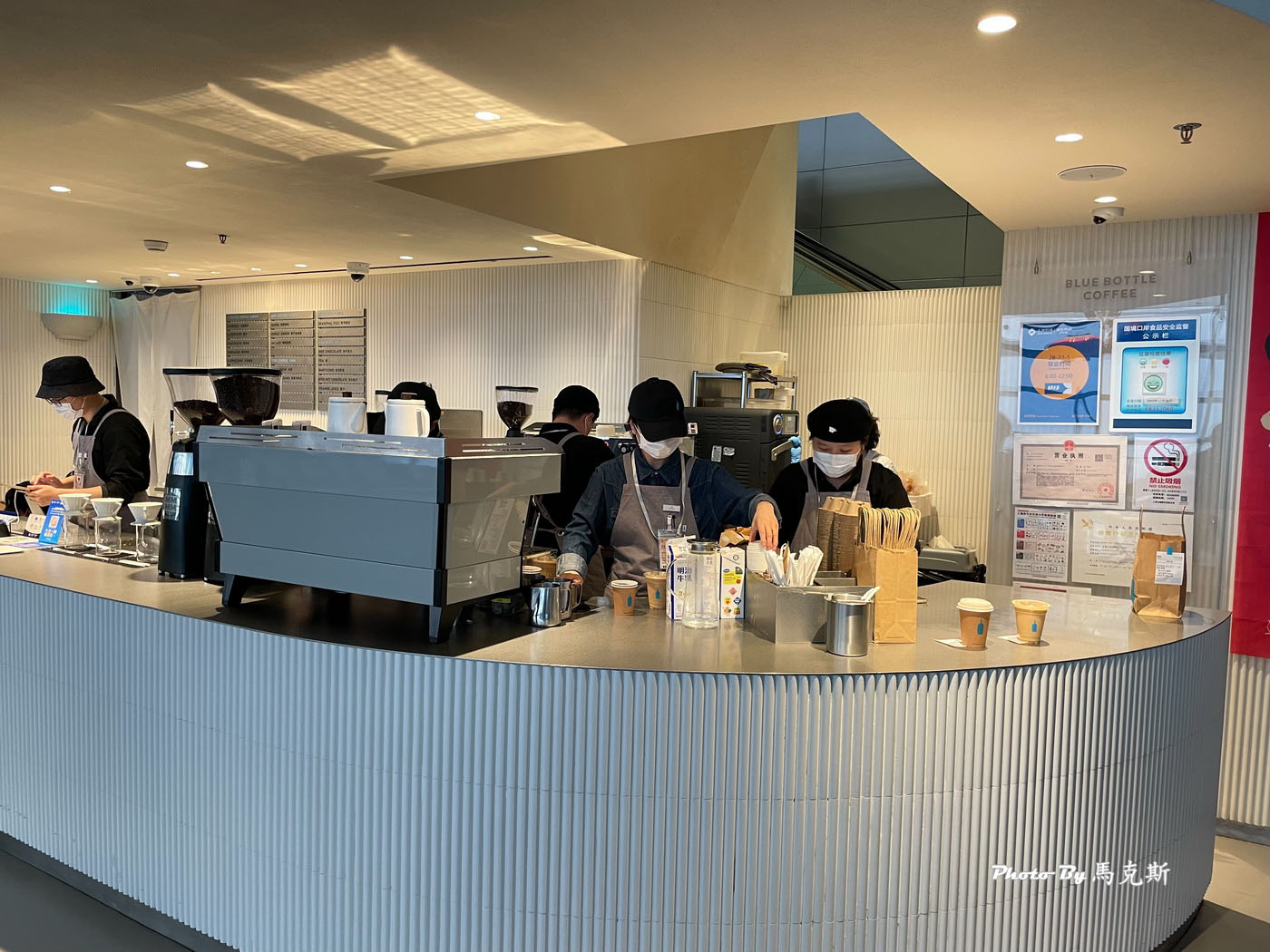 【上海美食推薦】藍瓶咖啡浦東機場T2航站樓店|新開幕 來自美國人氣連鎖咖啡店 熱拿鐵香濃滑順好喝 一早6點就喝的到 - 第4張圖 【上海美食推薦】藍瓶咖啡浦東機場T2航站樓店|新開幕 來自美國人氣連鎖咖啡店 熱拿鐵香濃滑順好喝 一早6點就喝的到