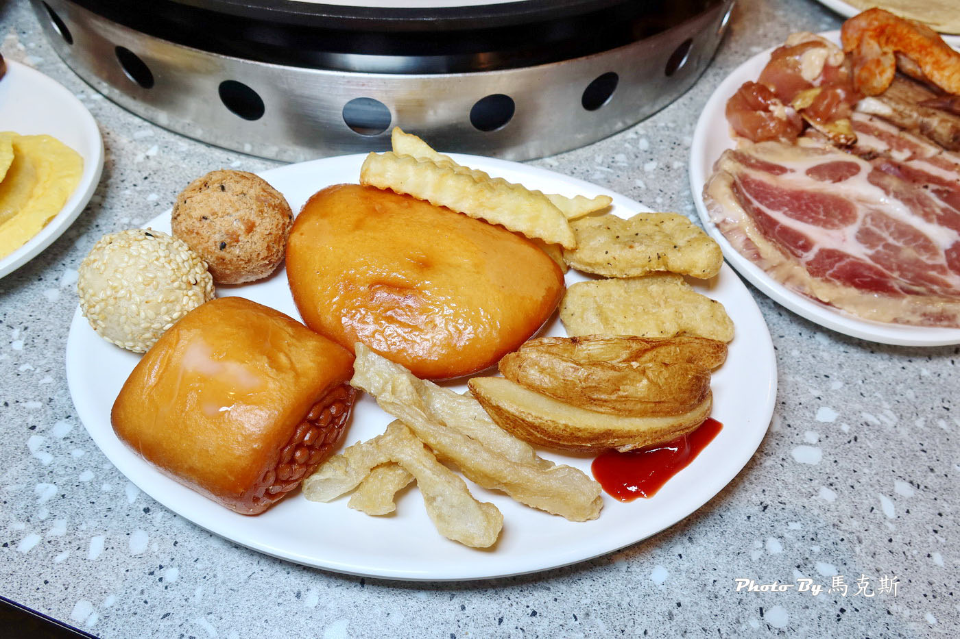 【台中西屯美食推薦】美滿火烤店|中科商圈只要449元起火鍋+烤肉吃到飽 多達60種食材隨你吃 大人用餐140公分以下兒童免費|JMall|家樂福西屯店|澄清醫院| - 第11張圖 【台中西屯美食推薦】美滿火烤店|中科商圈只要449元起火鍋+烤肉吃到飽 多達60種食材隨你吃 大人用餐140公分以下兒童免費|JMall|家樂福西屯店|澄清醫院|