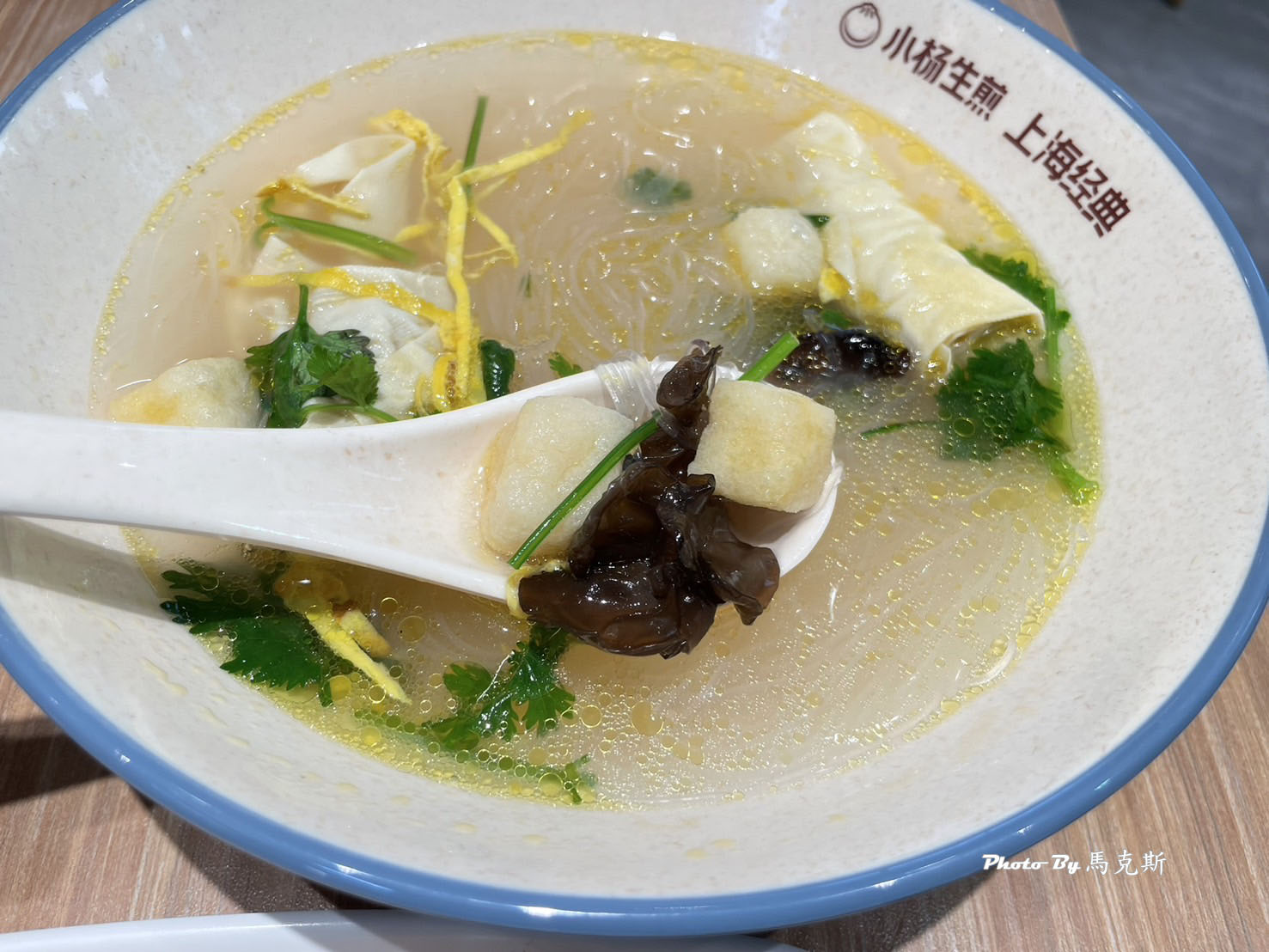【上海必吃美食推薦】小楊生煎蓮花國際店|上海老字號連鎖生煎包店 小揚生煎和大蝦生煎有水準 價格不貴CP值高 在蓮花國際廣場裡 - 第21張圖 【上海必吃美食推薦】小楊生煎蓮花國際店|上海老字號連鎖生煎包店 小揚生煎和大蝦生煎有水準 價格不貴CP值高 在蓮花國際廣場裡