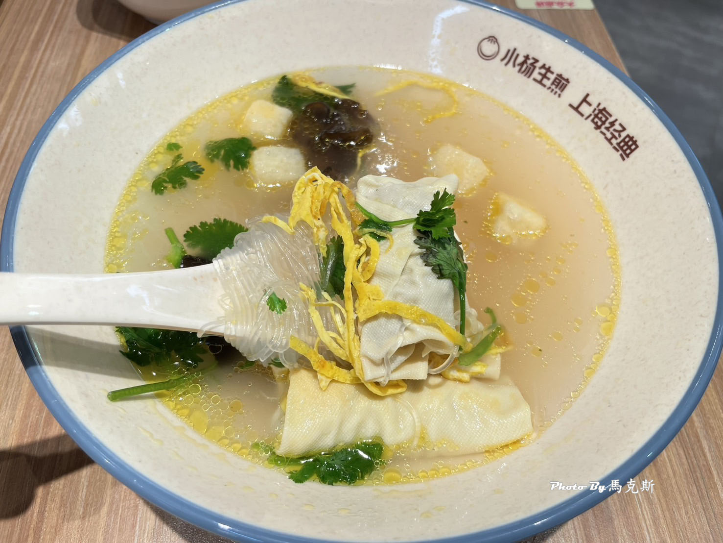 【上海必吃美食推薦】小楊生煎蓮花國際店|上海老字號連鎖生煎包店 小揚生煎和大蝦生煎有水準 價格不貴CP值高 在蓮花國際廣場裡 - 第22張圖 【上海必吃美食推薦】小楊生煎蓮花國際店|上海老字號連鎖生煎包店 小揚生煎和大蝦生煎有水準 價格不貴CP值高 在蓮花國際廣場裡