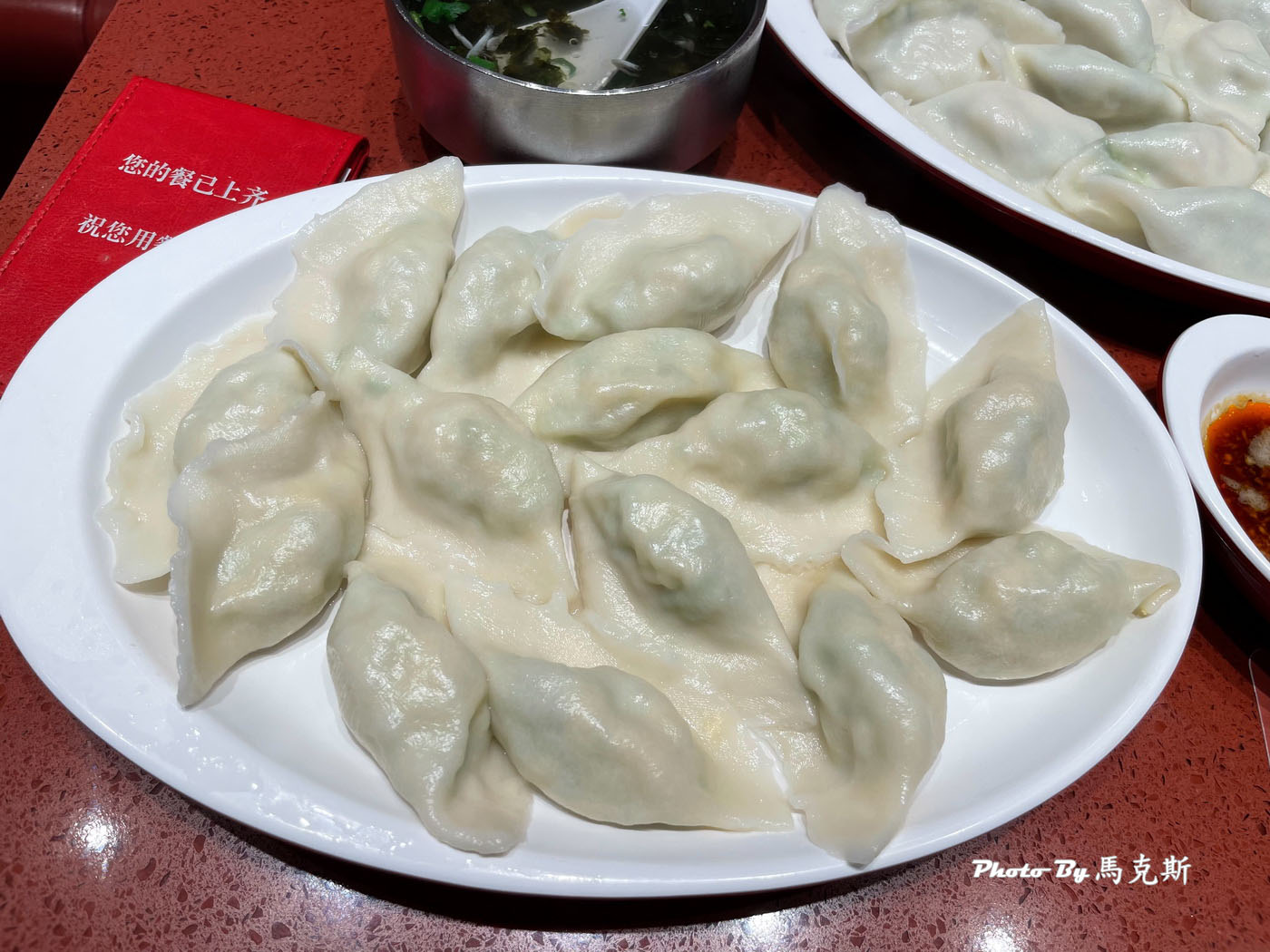 【上海美食推薦】喜家德蝦仁水餃日月光中心店｜手工現包現煮美味水餃 招牌蝦三鮮和角瓜雞蛋蝦皮都有水準 熱湯可免費享用