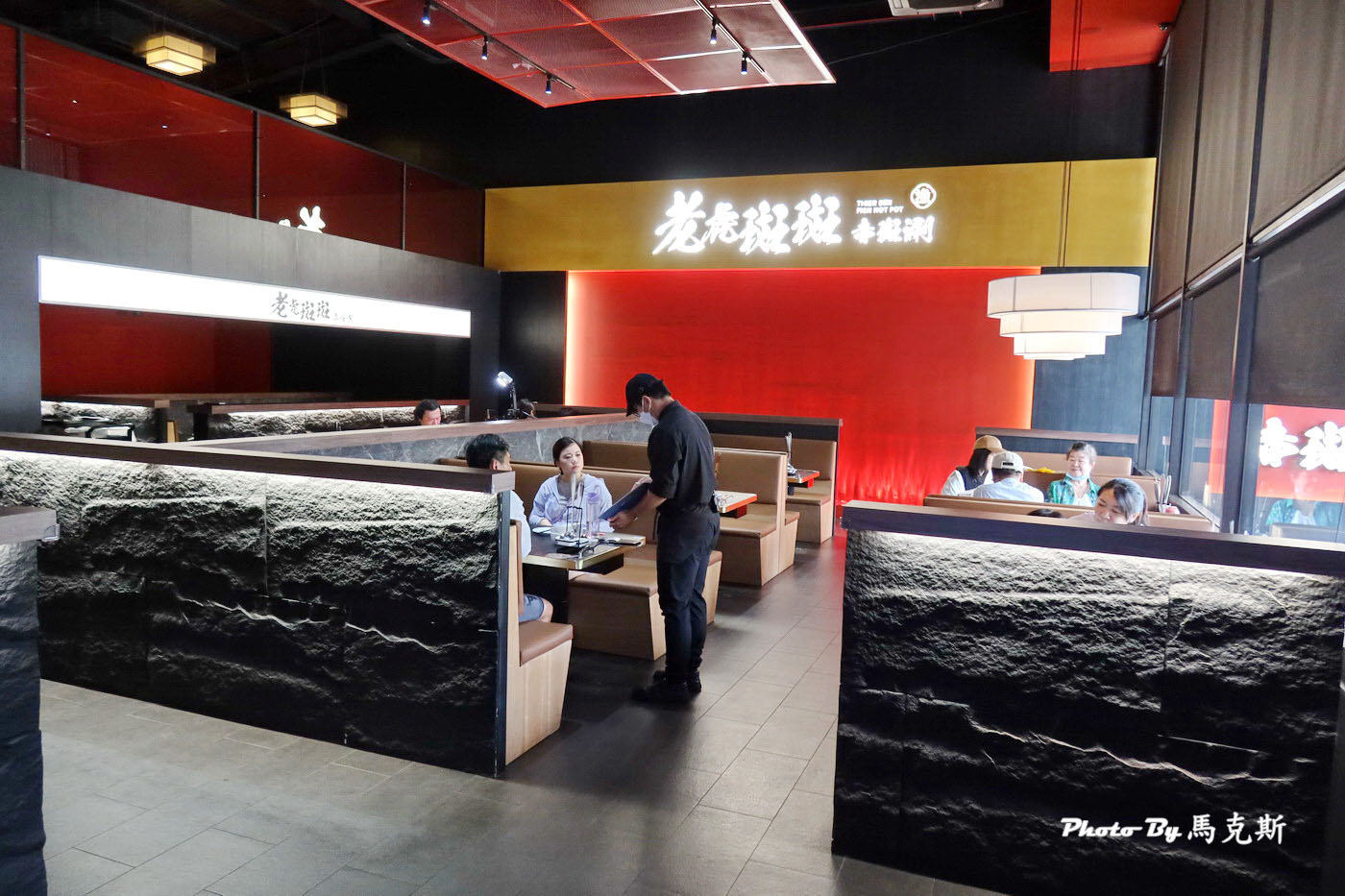 【台中北屯美食推薦】老虎斑斑·赤斑涮|全台首創石斑魚火鍋專賣店 鴛鴦雙人套餐豐盛有水準 宵夜也吃的到 台中北屯聚餐聚會新選擇(已歇業改成長順茶館) - 第4張圖 【台中北屯美食推薦】老虎斑斑·赤斑涮|全台首創石斑魚火鍋專賣店 鴛鴦雙人套餐豐盛有水準 宵夜也吃的到 台中北屯聚餐聚會新選擇(已歇業改成長順茶館)