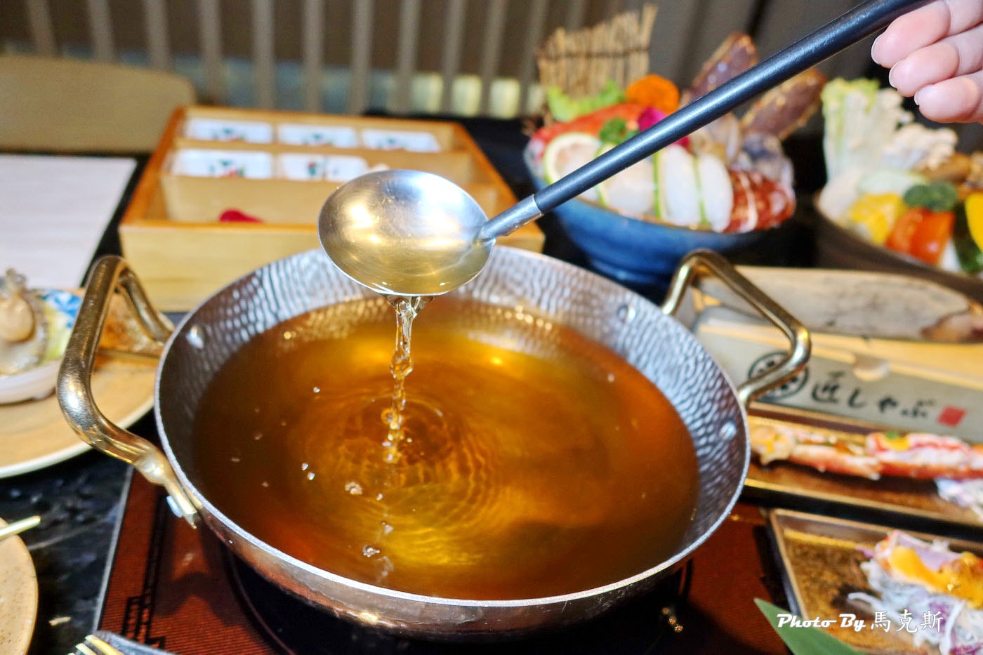 【台中西屯美食推薦】匠極緻鍋物市政店｜奢華海陸雙人套餐 帝王蟹四吃的頂級懷石火鍋 有專人桌邊服務 台中市政府對面