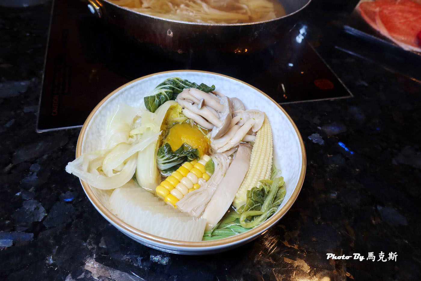 【台中西屯美食推薦】匠極緻鍋物市政店｜奢華海陸雙人套餐 帝王蟹四吃的頂級懷石火鍋 有專人桌邊服務 台中市政府對面