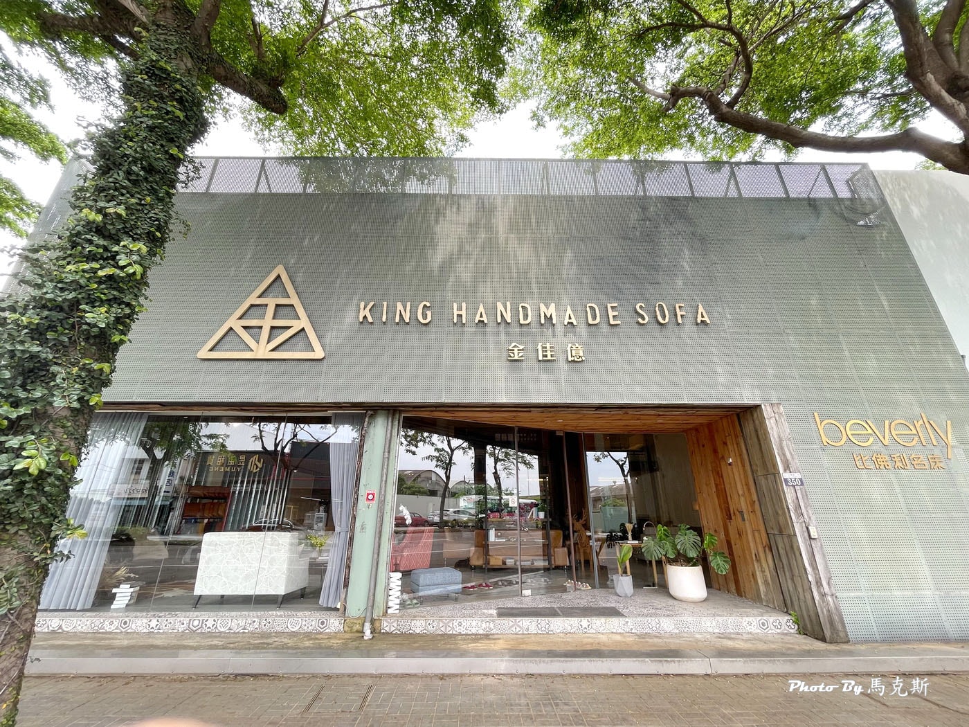 【台中沙發推薦】金佳億手工沙發台中店｜台灣製造高質感的客製化沙發 職人工藝專利坐墊 在地47年台中沙發訂製推薦