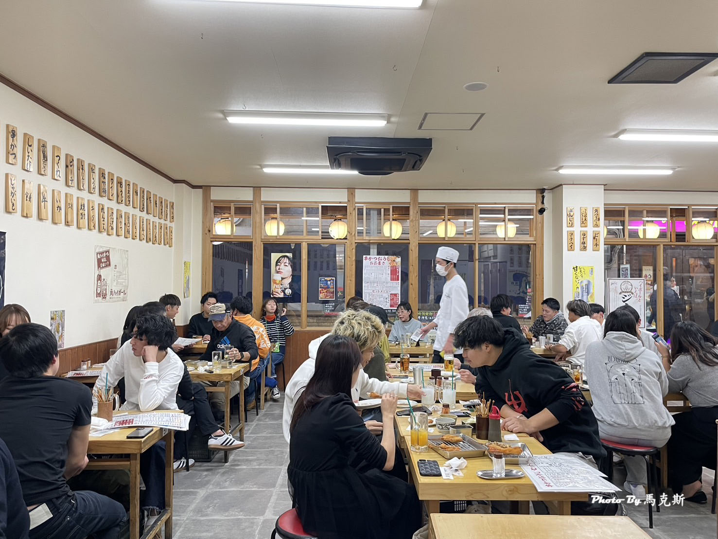 【大阪通天閣美食推薦】炸串王子Janjan橫丁店(Kushikatsu-Oji)｜大阪新世界人氣串炸店 蔬食選擇多好吃 土手燒必點 近天王寺動物園