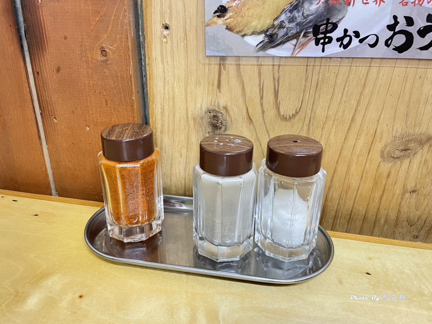 【大阪通天閣美食推薦】炸串王子Janjan橫丁店(Kushikatsu-Oji)｜大阪新世界人氣串炸店 蔬食選擇多好吃 土手燒必點 近天王寺動物園