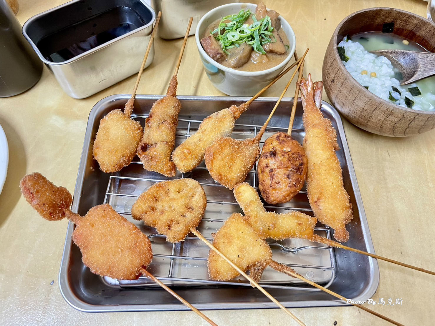 【大阪通天閣美食推薦】炸串王子Janjan橫丁店(Kushikatsu-Oji)｜大阪新世界人氣串炸店 蔬食選擇多好吃 土手燒必點 近天王寺動物園