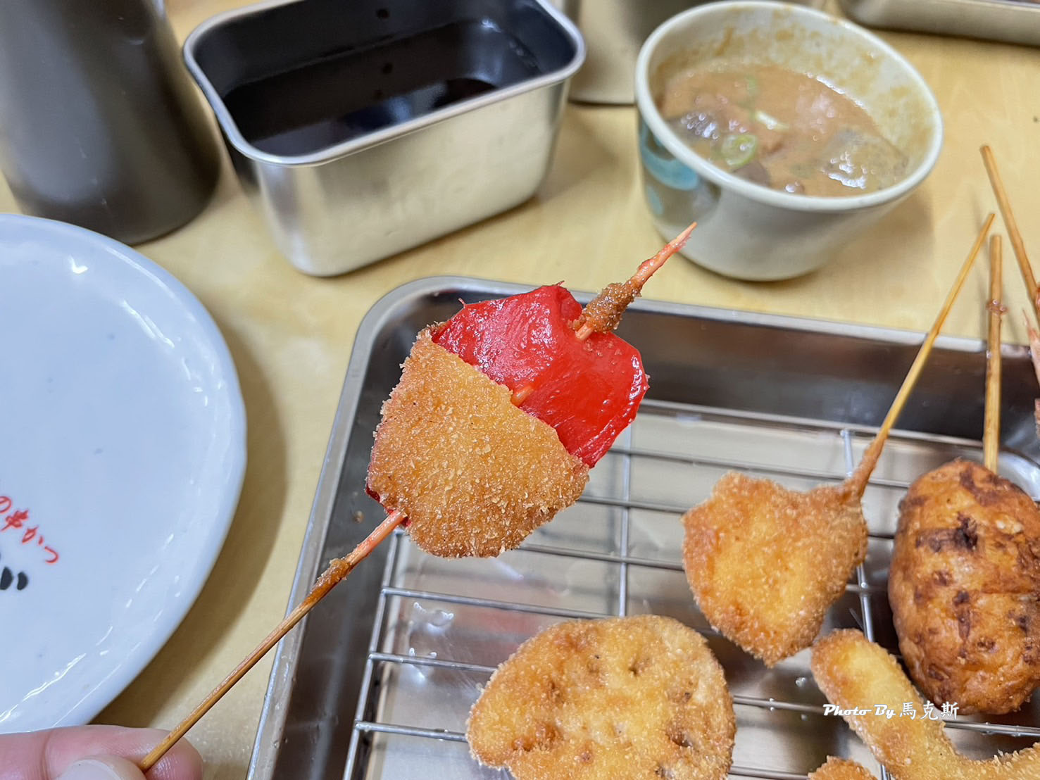 【大阪通天閣美食推薦】炸串王子Janjan橫丁店(Kushikatsu-Oji)｜大阪新世界人氣串炸店 蔬食選擇多好吃 土手燒必點 近天王寺動物園