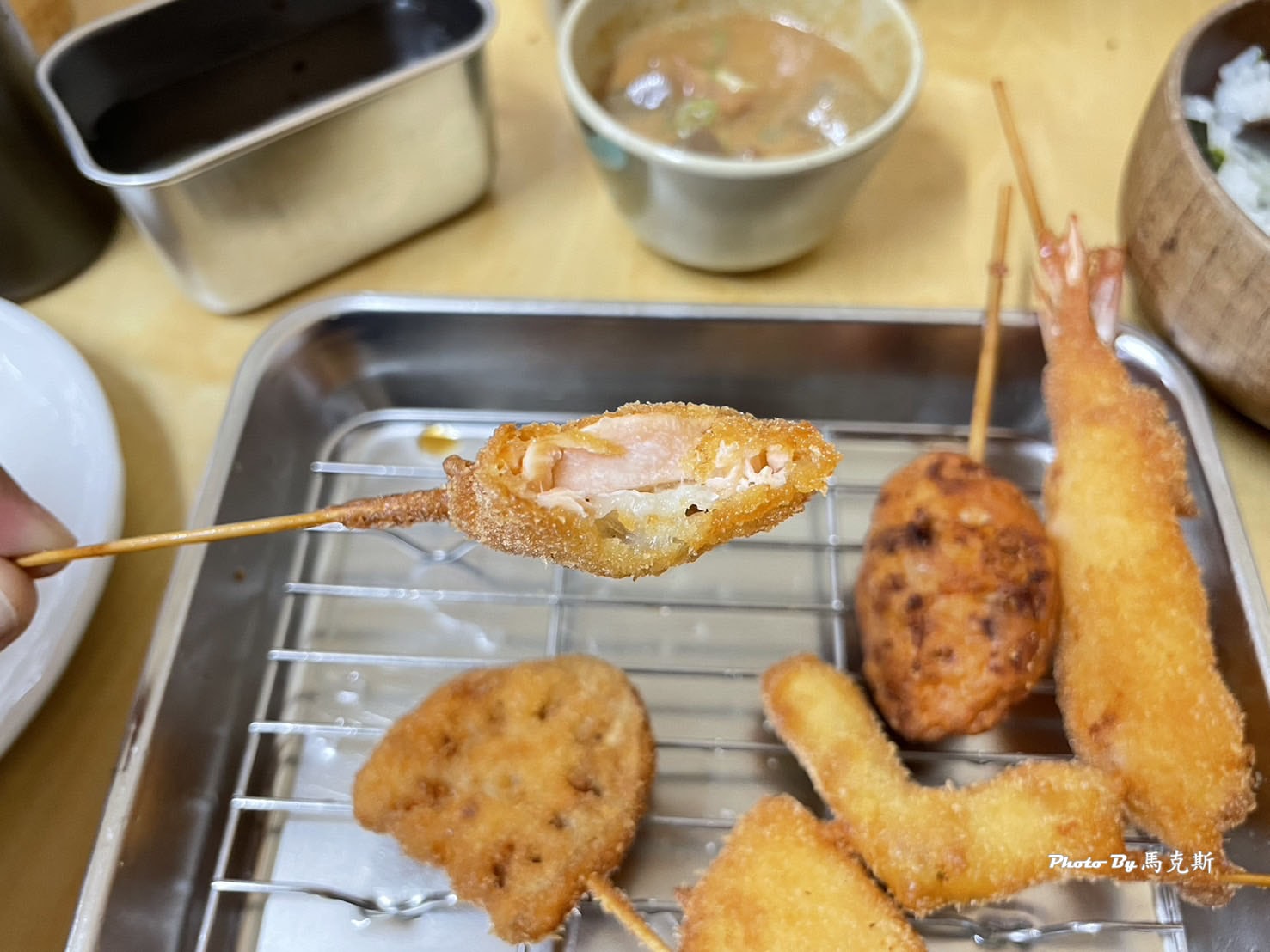 【大阪通天閣美食推薦】炸串王子Janjan橫丁店(Kushikatsu-Oji)｜大阪新世界人氣串炸店 蔬食選擇多好吃 土手燒必點 近天王寺動物園