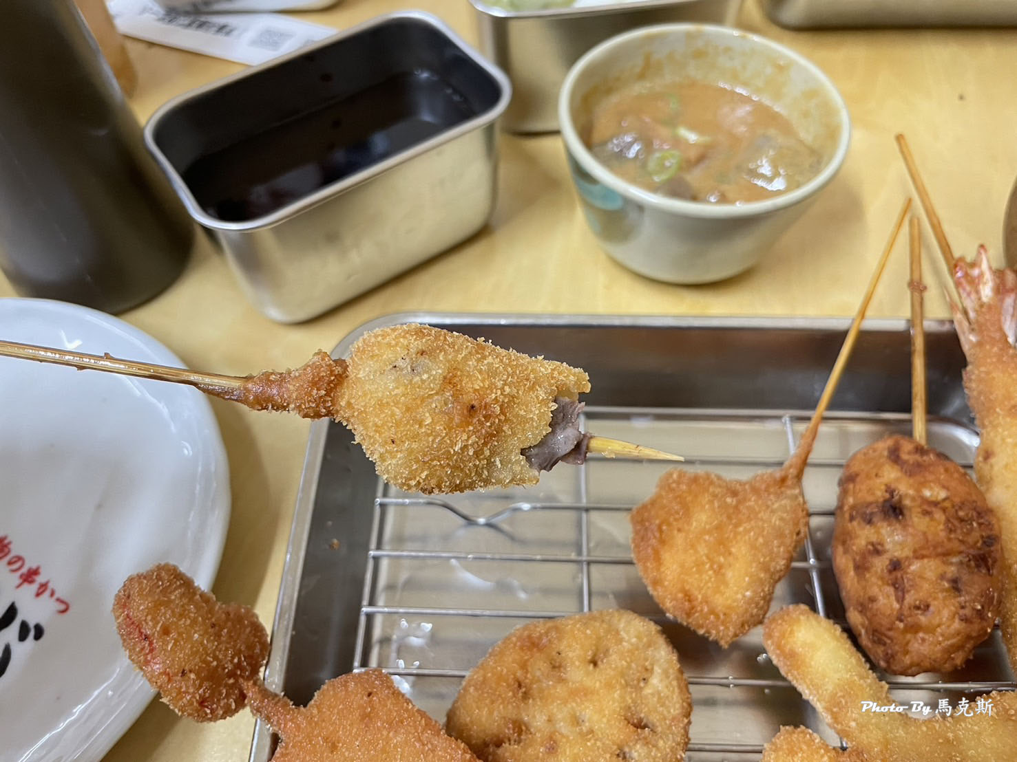 【大阪通天閣美食推薦】炸串王子Janjan橫丁店(Kushikatsu-Oji)｜大阪新世界人氣串炸店 蔬食選擇多好吃 土手燒必點 近天王寺動物園