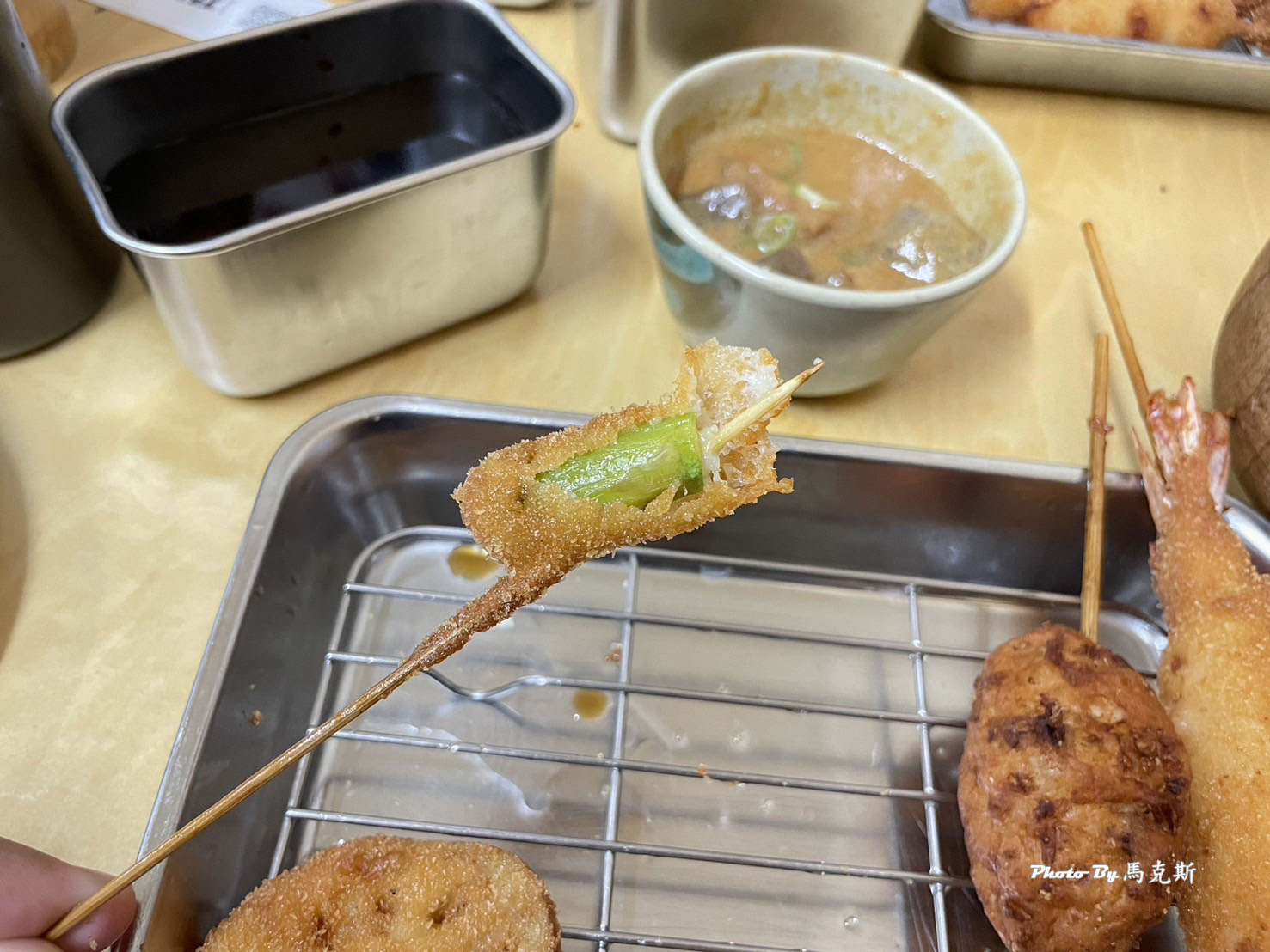 【大阪通天閣美食推薦】炸串王子Janjan橫丁店(Kushikatsu-Oji)｜大阪新世界人氣串炸店 蔬食選擇多好吃 土手燒必點 近天王寺動物園