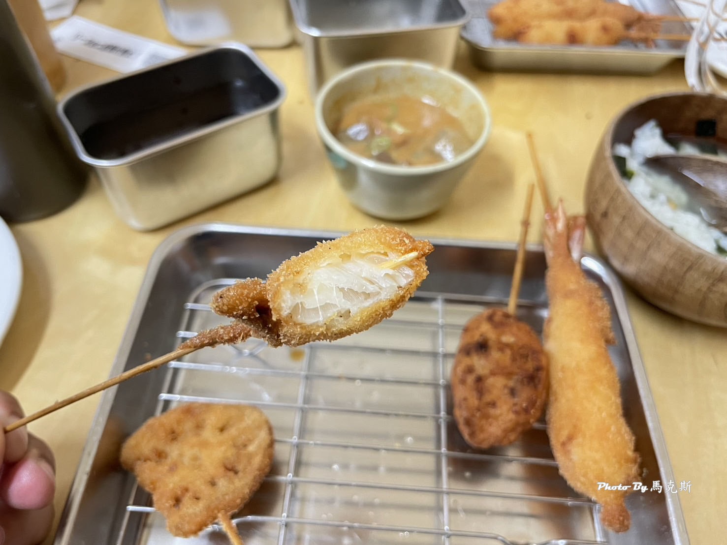 【大阪通天閣美食推薦】炸串王子Janjan橫丁店(Kushikatsu-Oji)｜大阪新世界人氣串炸店 蔬食選擇多好吃 土手燒必點 近天王寺動物園