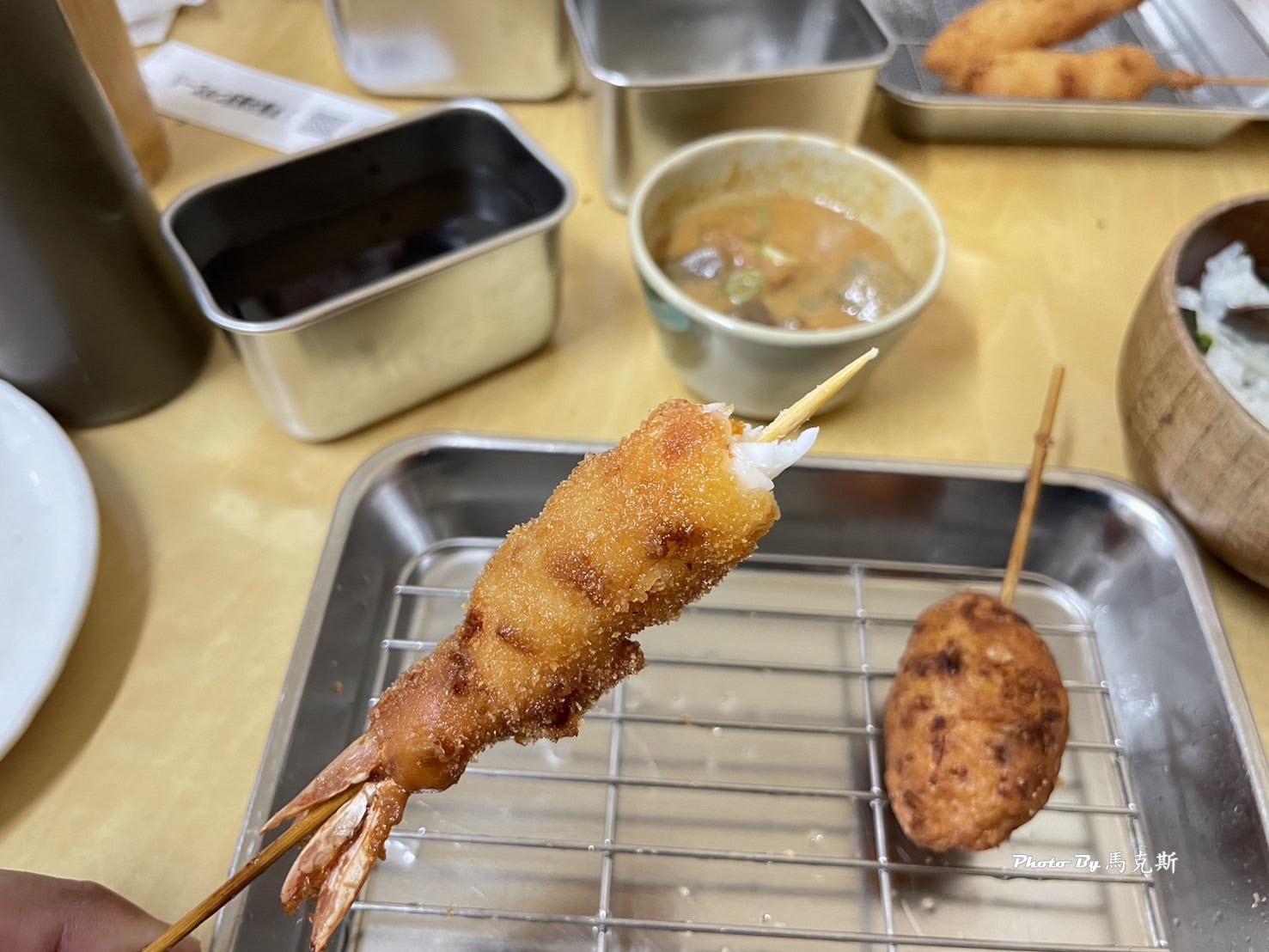 【大阪通天閣美食推薦】炸串王子Janjan橫丁店(Kushikatsu-Oji)｜大阪新世界人氣串炸店 蔬食選擇多好吃 土手燒必點 近天王寺動物園