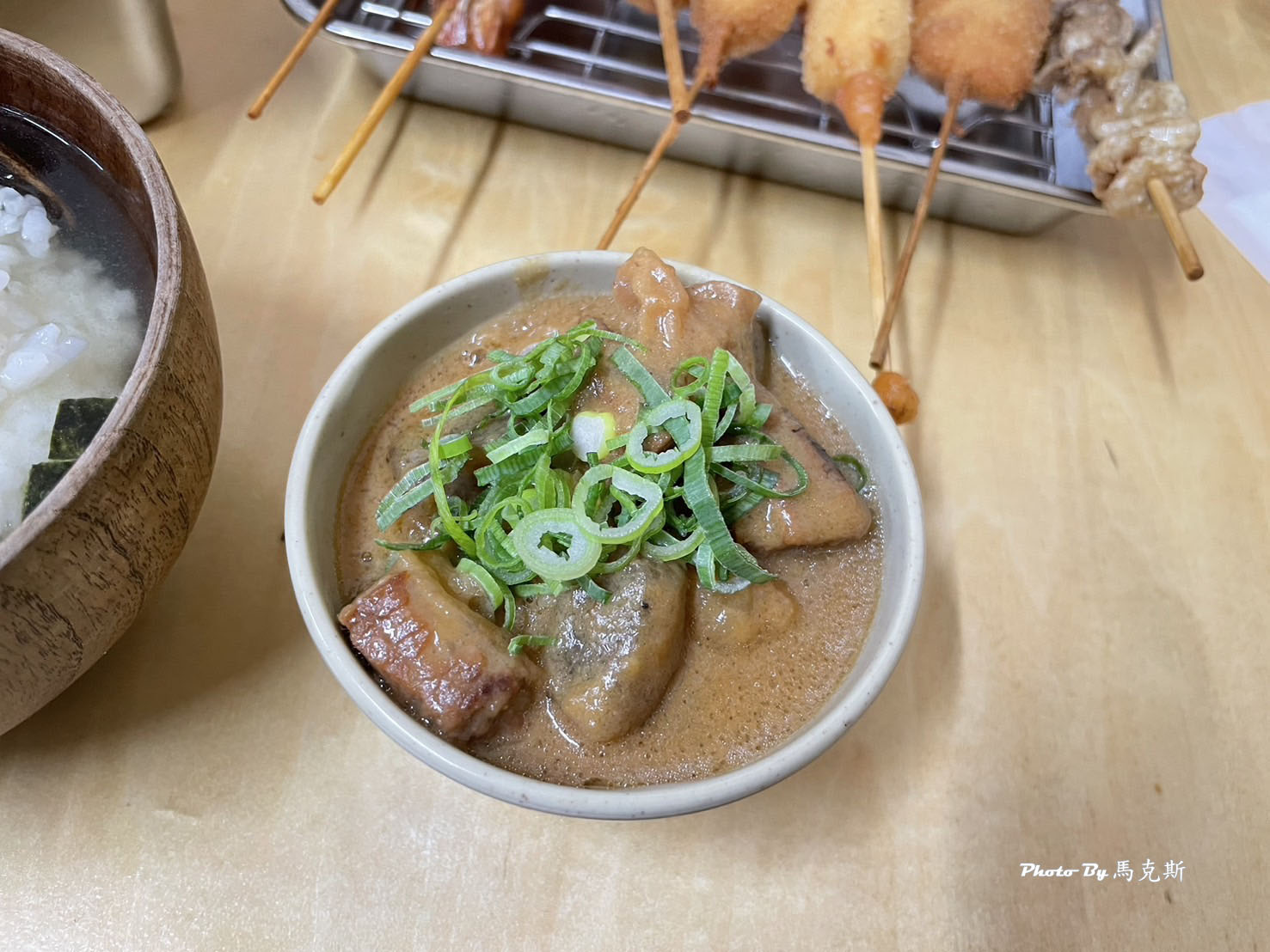 【大阪通天閣美食推薦】炸串王子Janjan橫丁店(Kushikatsu-Oji)｜大阪新世界人氣串炸店 蔬食選擇多好吃 土手燒必點 近天王寺動物園