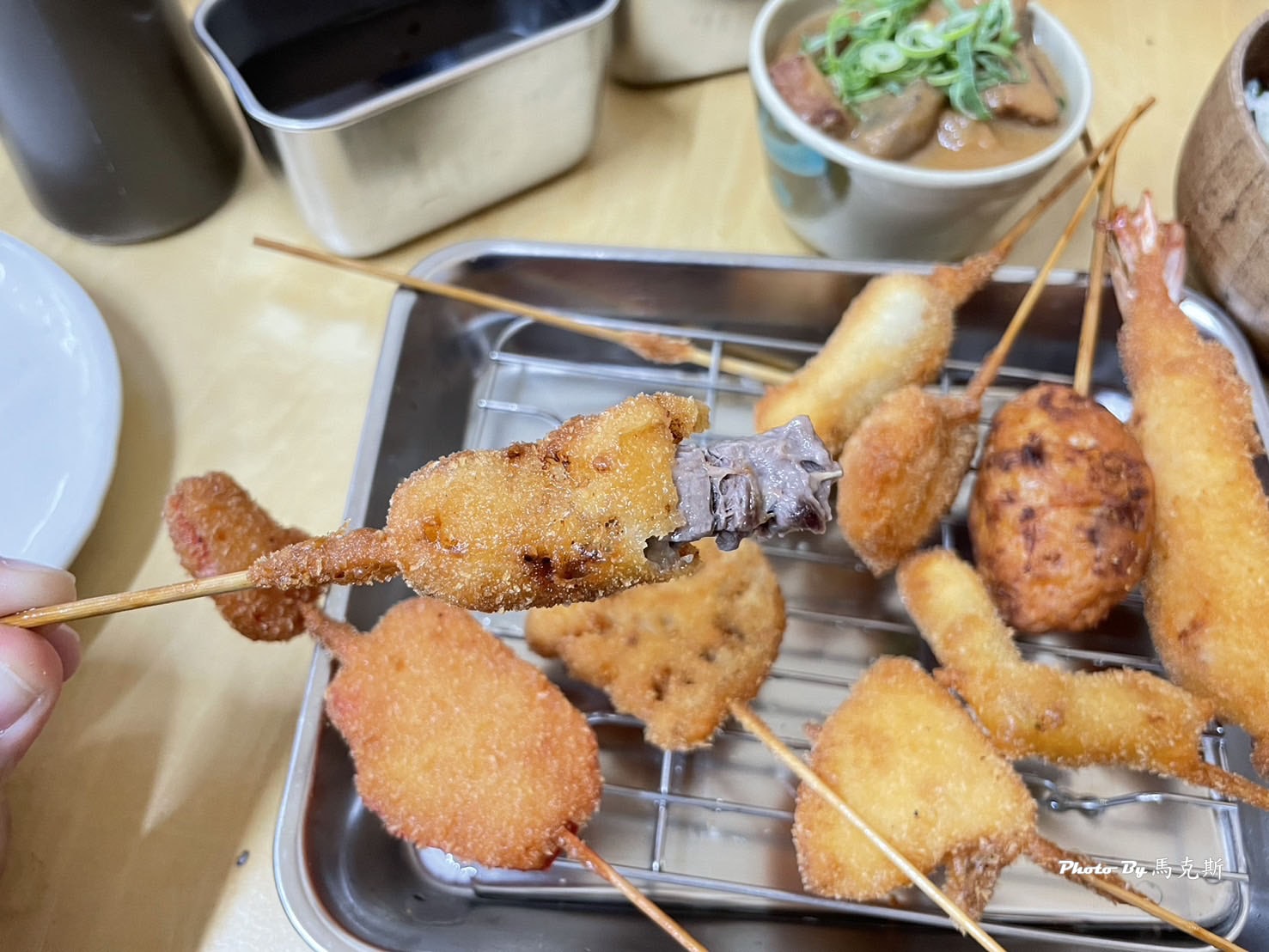 【大阪通天閣美食推薦】炸串王子Janjan橫丁店(Kushikatsu-Oji)｜大阪新世界人氣串炸店 蔬食選擇多好吃 土手燒必點 近天王寺動物園