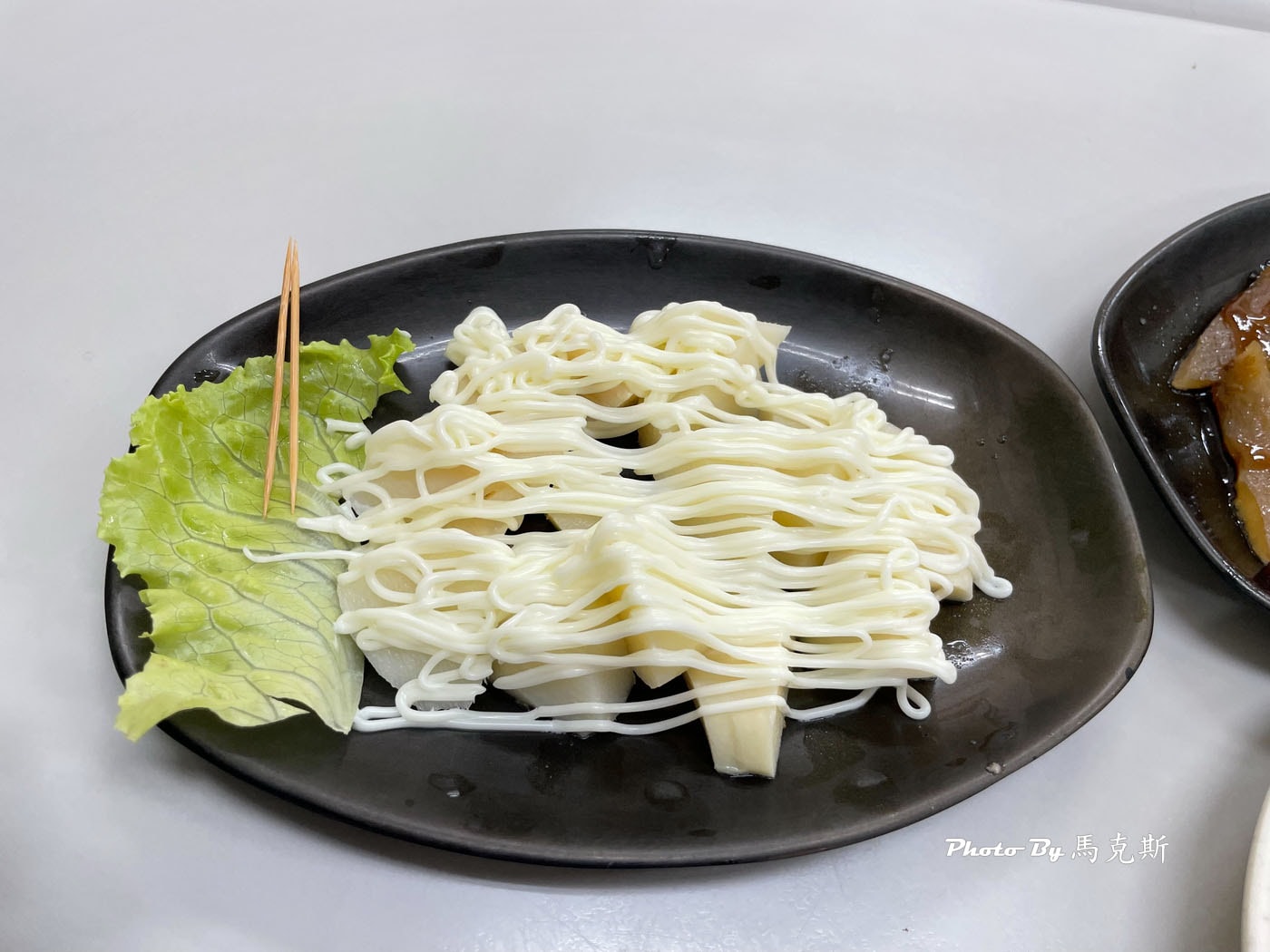 【台中東區美食推薦】金鹿港小吃店｜新開幕 爌肉飯軟嫩入味下飯 陽春麵小菜和湯品都不錯 下午不休息|外帶|外送|旱溪夜市|