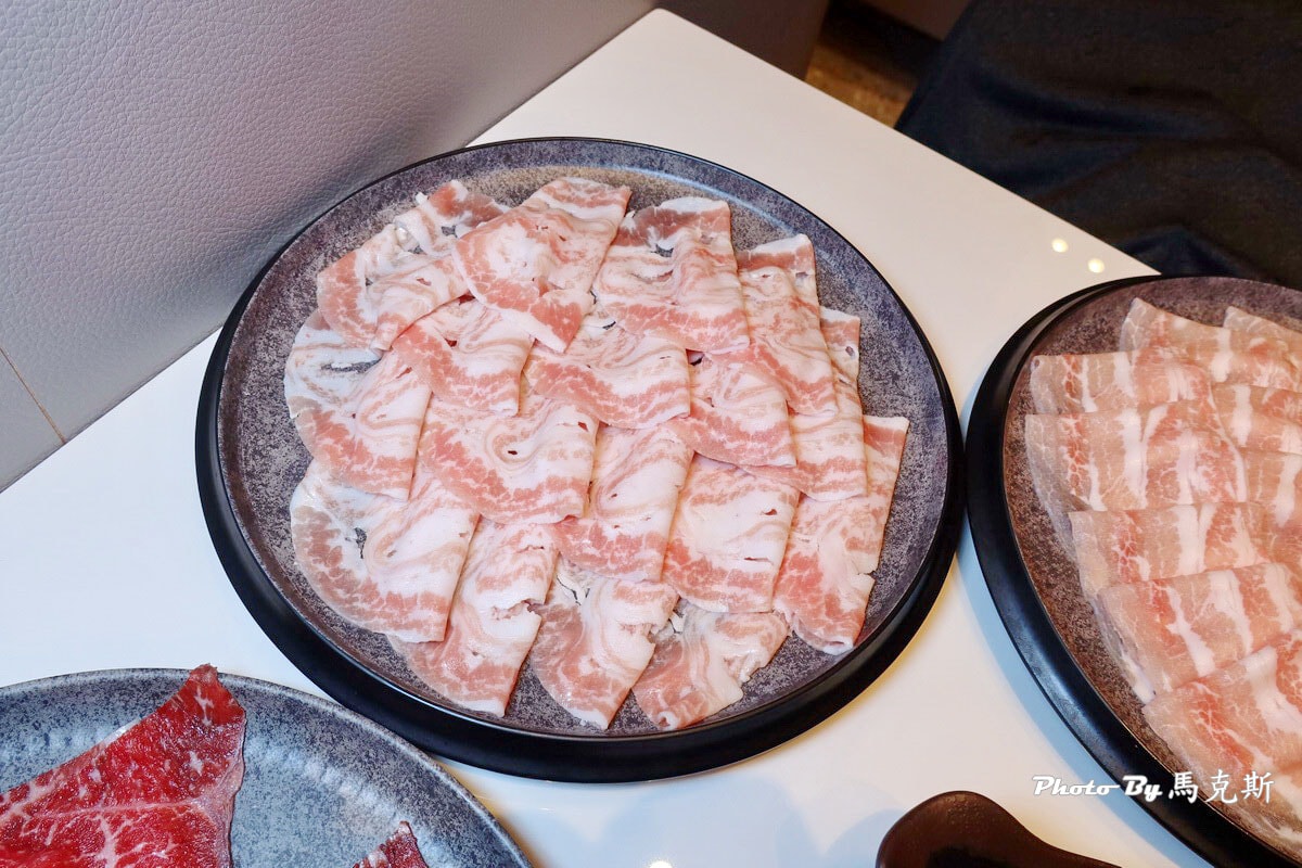 【員林美食推薦】桔日鍋物｜新開幕質感火鍋店 雙人套餐豐盛美味 限量滑嫩蒸蛋鍋 蔬食自助吧吃到飽 聚餐聚會新選擇 近員林車站