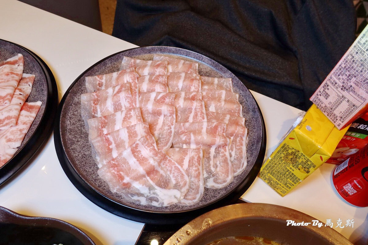 【員林美食推薦】桔日鍋物｜新開幕質感火鍋店 雙人套餐豐盛美味 限量滑嫩蒸蛋鍋 蔬食自助吧吃到飽 聚餐聚會新選擇 近員林車站