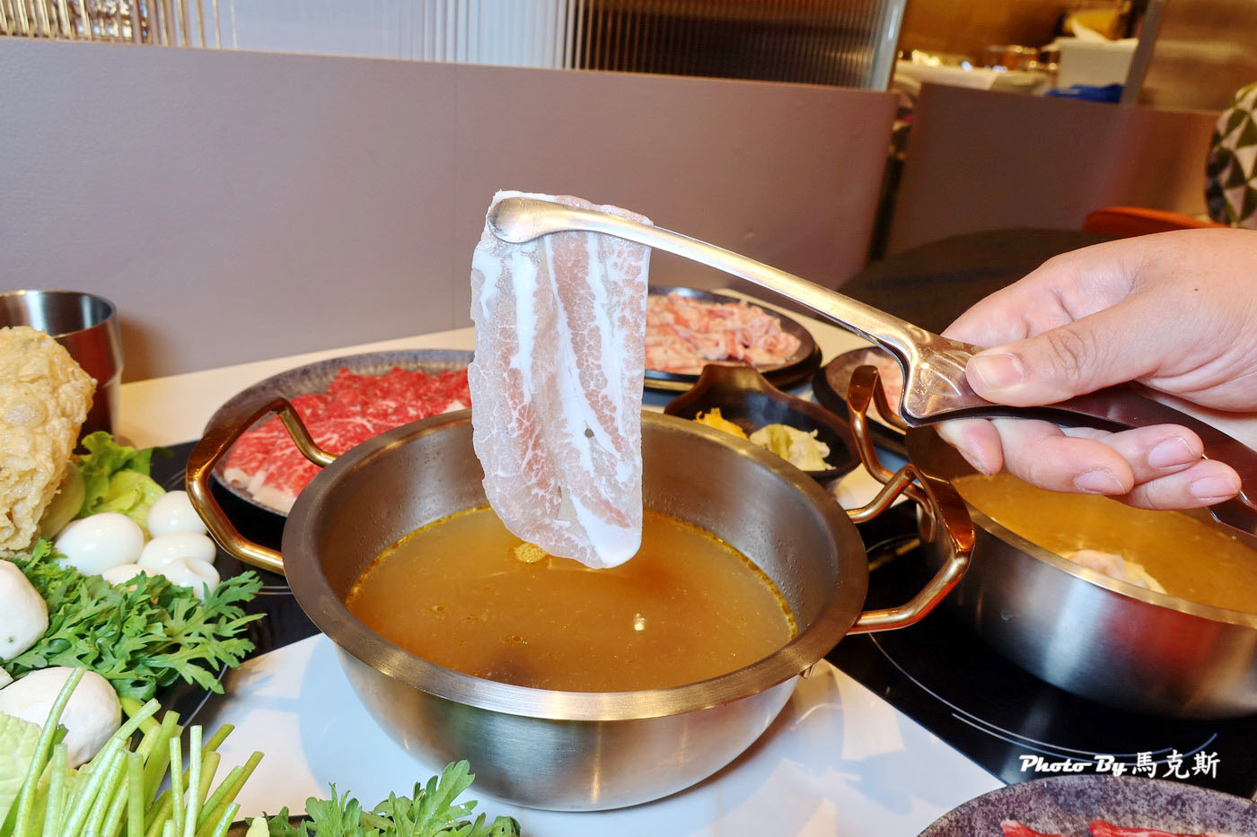 【員林美食推薦】桔日鍋物｜新開幕質感火鍋店 雙人套餐豐盛美味 限量滑嫩蒸蛋鍋 蔬食自助吧吃到飽 聚餐聚會新選擇 近員林車站