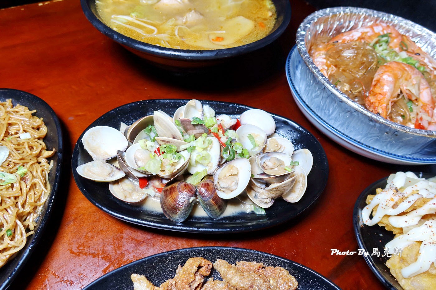 【台北士林美食推薦】雞老闆桶仔雞士林店｜士林夜市人氣居酒屋 消費滿額送桶仔雞 不限時聚餐小酌首選 近捷運劍潭站
