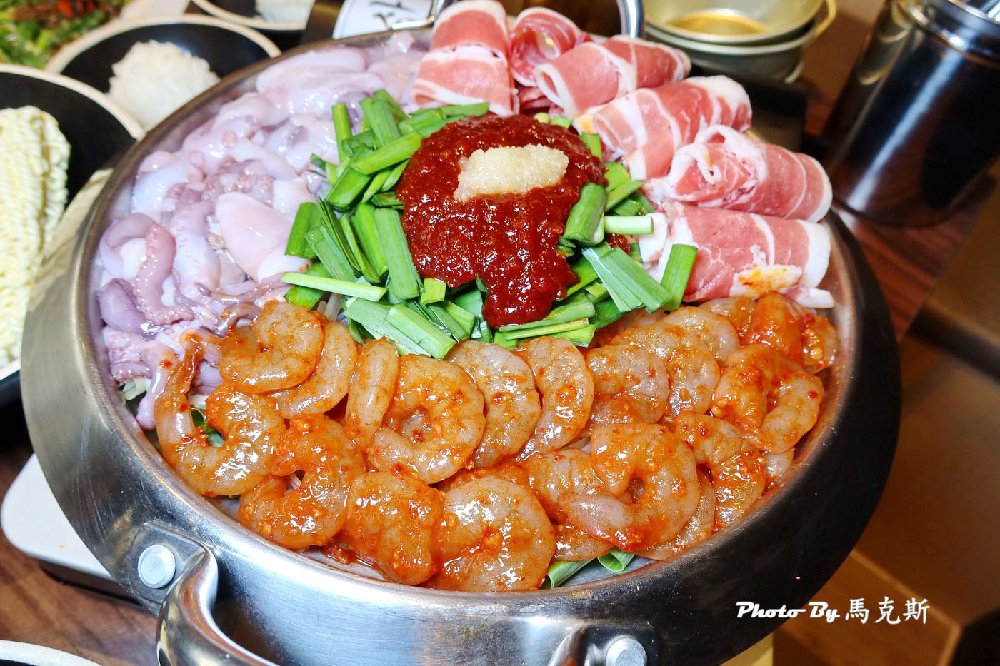 【台中北區美食推薦】釜山三味食堂 사위식당台中店｜來自韓國連鎖人氣章魚蝦鍋首店插旗台中 一鍋三味美味 韓國藝人也愛 小菜無限續 聚餐新選擇|一中商圈|中友百貨|