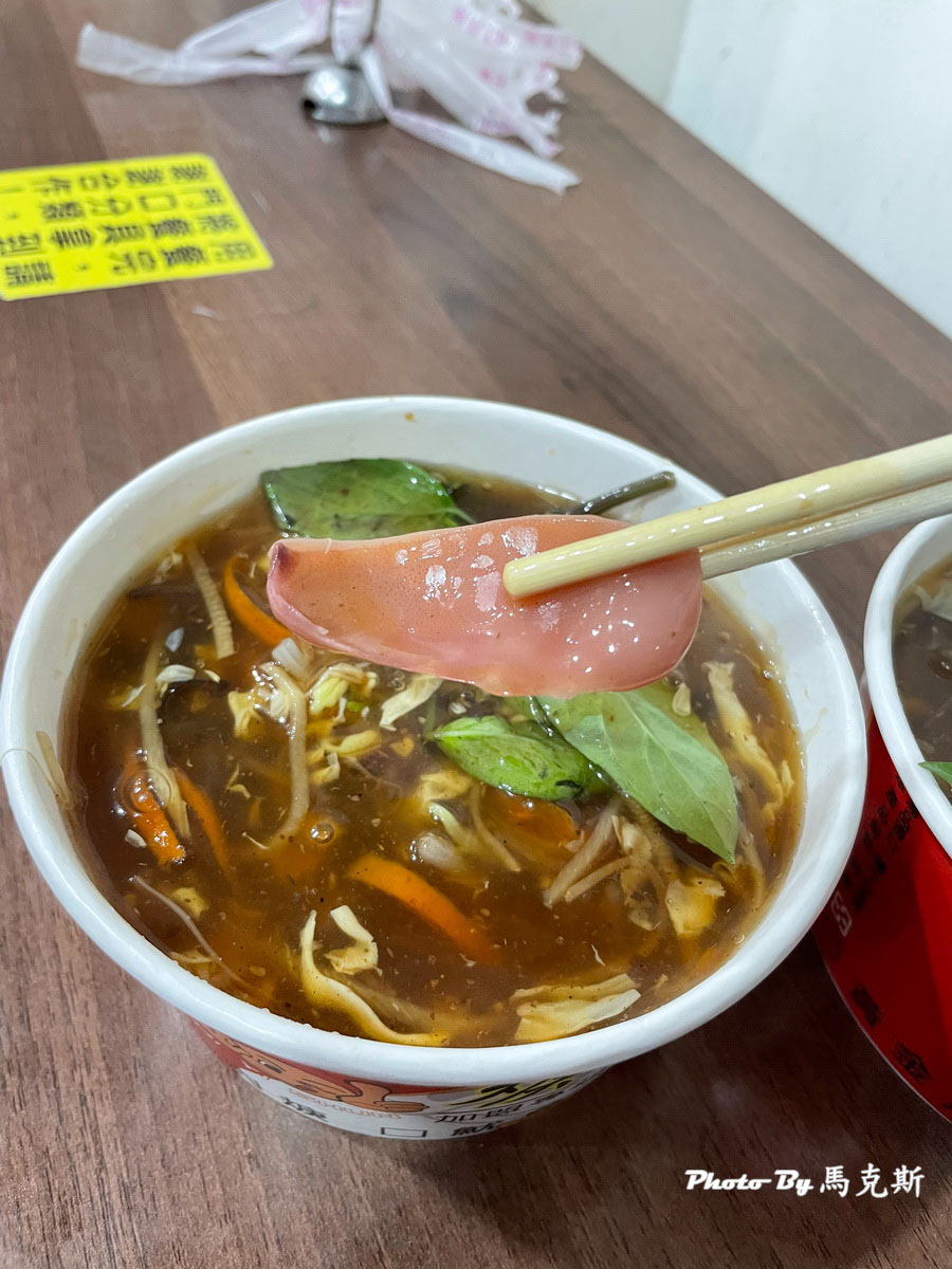 【苗栗通霄美食推薦】第一香焿專賣店苗栗通霄店｜白沙屯拱天宮前的美食小吃 首推黃金魚焿麵 參拜拱天宮 買好吃阿財客家發粿