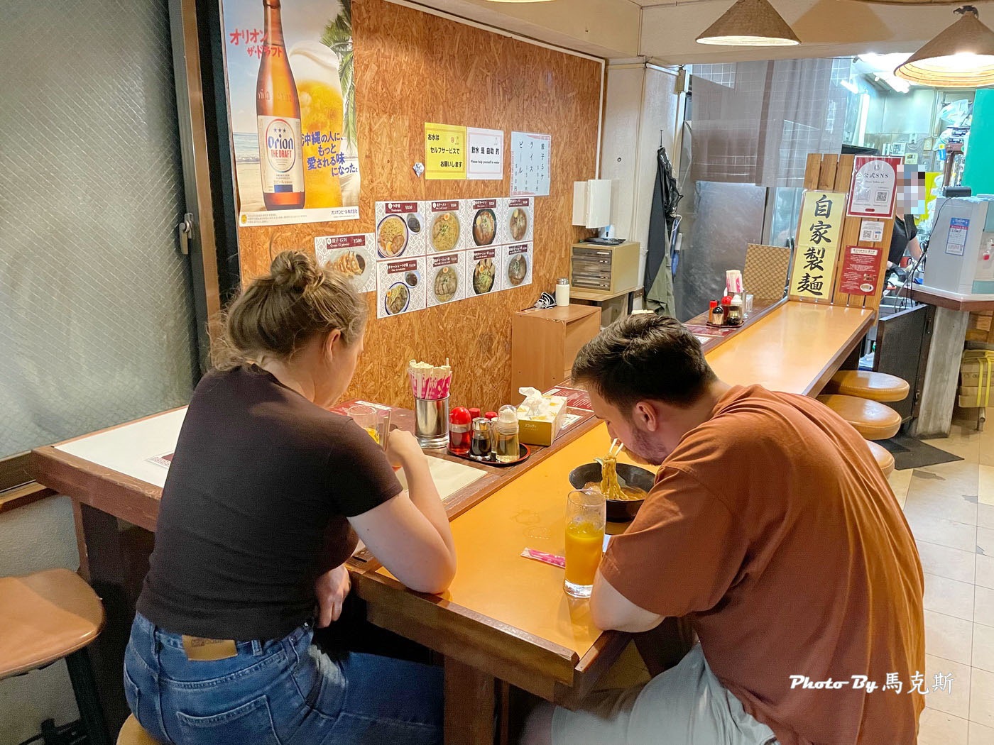 【沖繩美食推薦】獅子丸拉麵Shishimaru｜旭橋車站旁隱密拉麵小店 自製拉麵和煎餃都平價好吃 深受在地人喜愛 宵夜也吃的到 可外帶