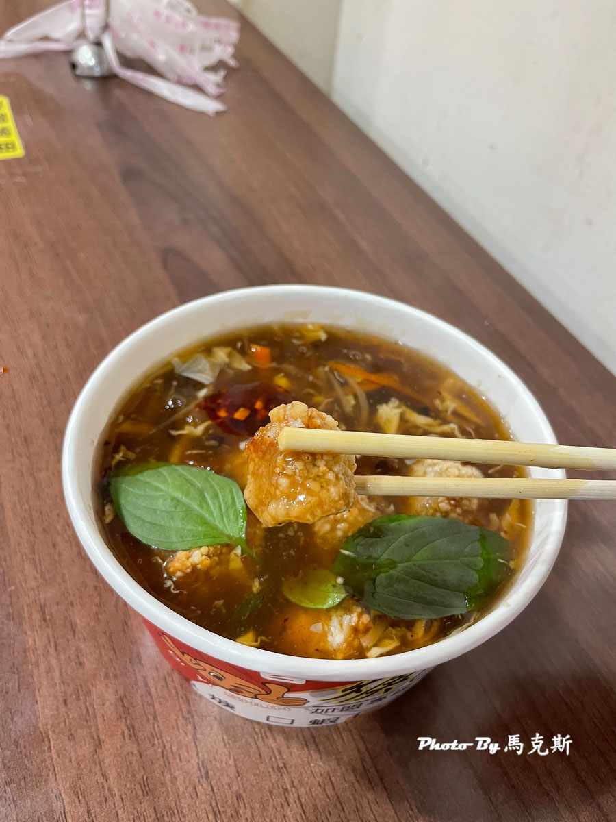 【苗栗通霄美食推薦】第一香焿專賣店苗栗通霄店｜白沙屯拱天宮前的美食小吃 首推黃金魚焿麵 參拜拱天宮 買好吃阿財客家發粿
