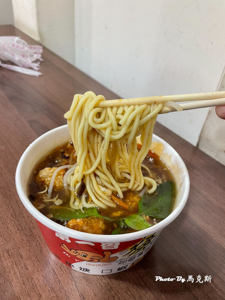 【苗栗通霄美食推薦】第一香焿專賣店苗栗通霄店｜白沙屯拱天宮前的美食小吃 首推黃金魚焿麵 參拜拱天宮 買好吃阿財客家發粿